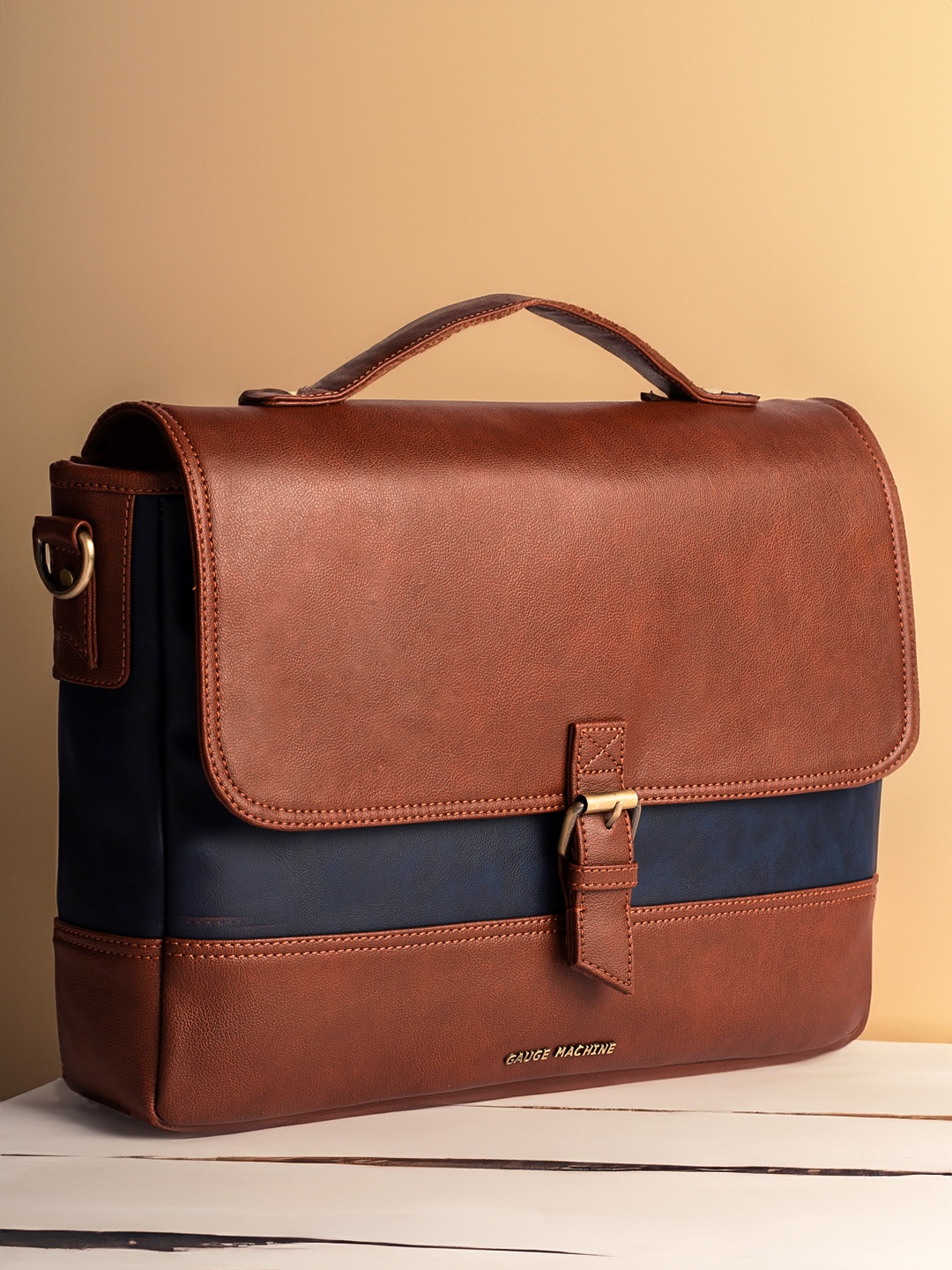 

Gauge Machine 16" Tan Laptop Bag, Brown