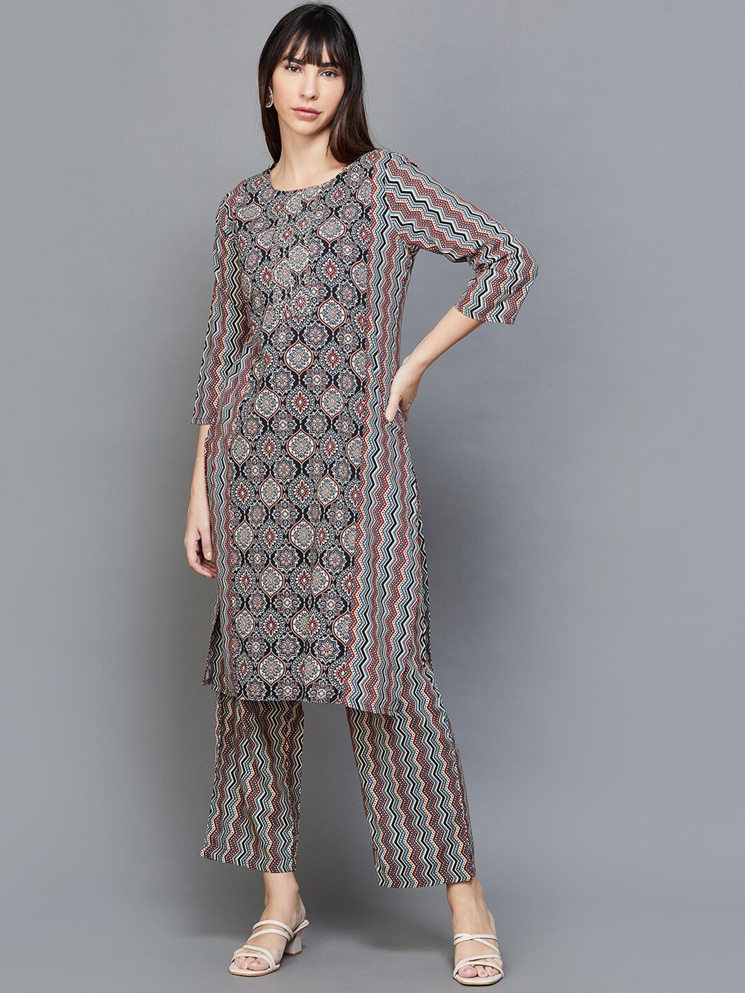 

Melange by Lifestyle Ethnic Motifs Printed Straight Kurta With Trousers, Black