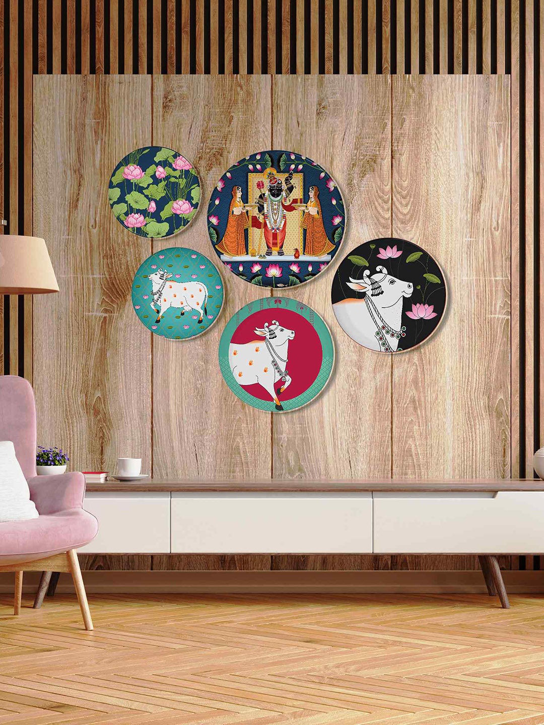 

Ritualistic Green & Red 5 Pieces Pichwai Wall Plates