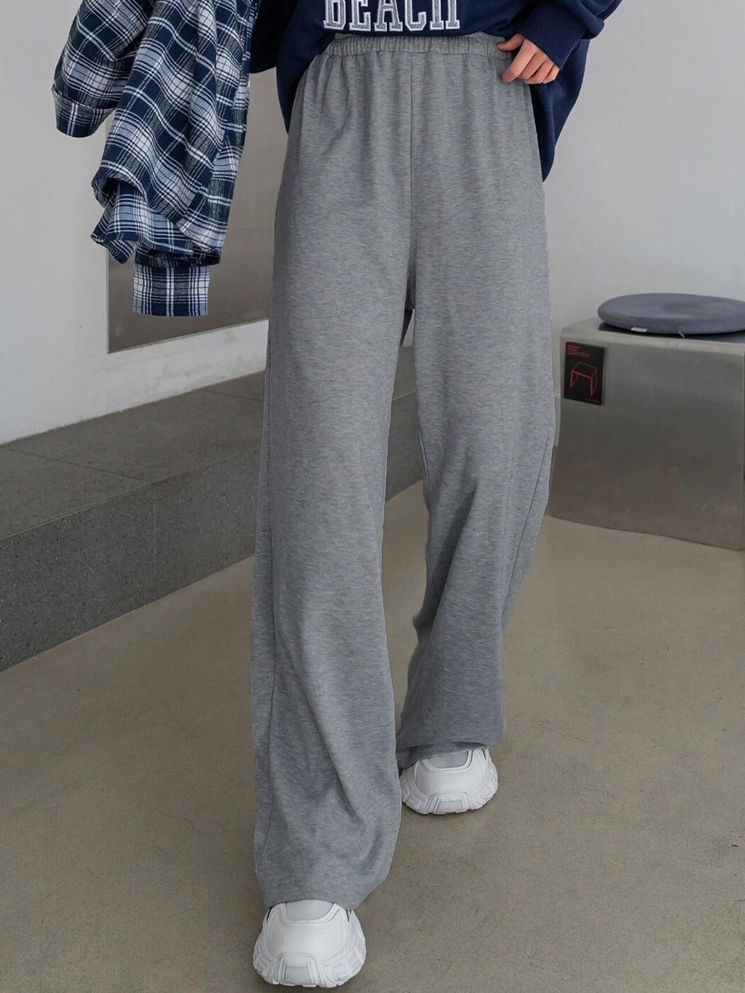 

Kotty Women Straight Fit Mid-Rise Track Pants, Grey