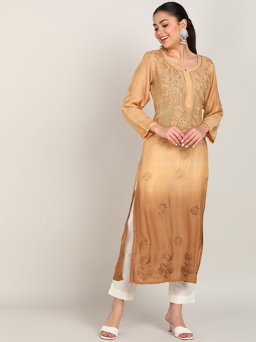 

VAHSON Paisley Embellished Chikankari Kurta, Camel brown