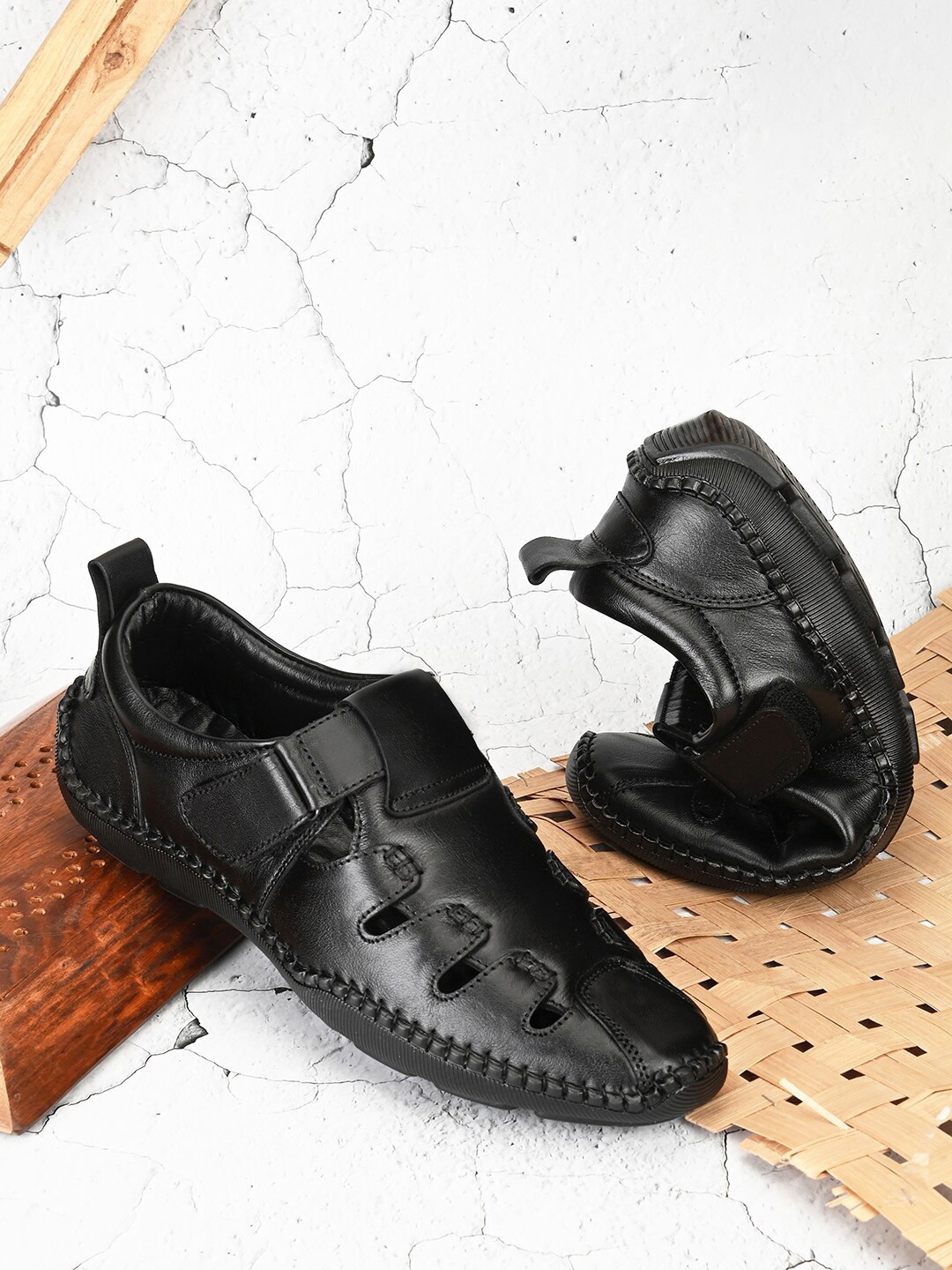 

The Roadster Lifestyle Co. Men Leather Fisherman Sandals, Black