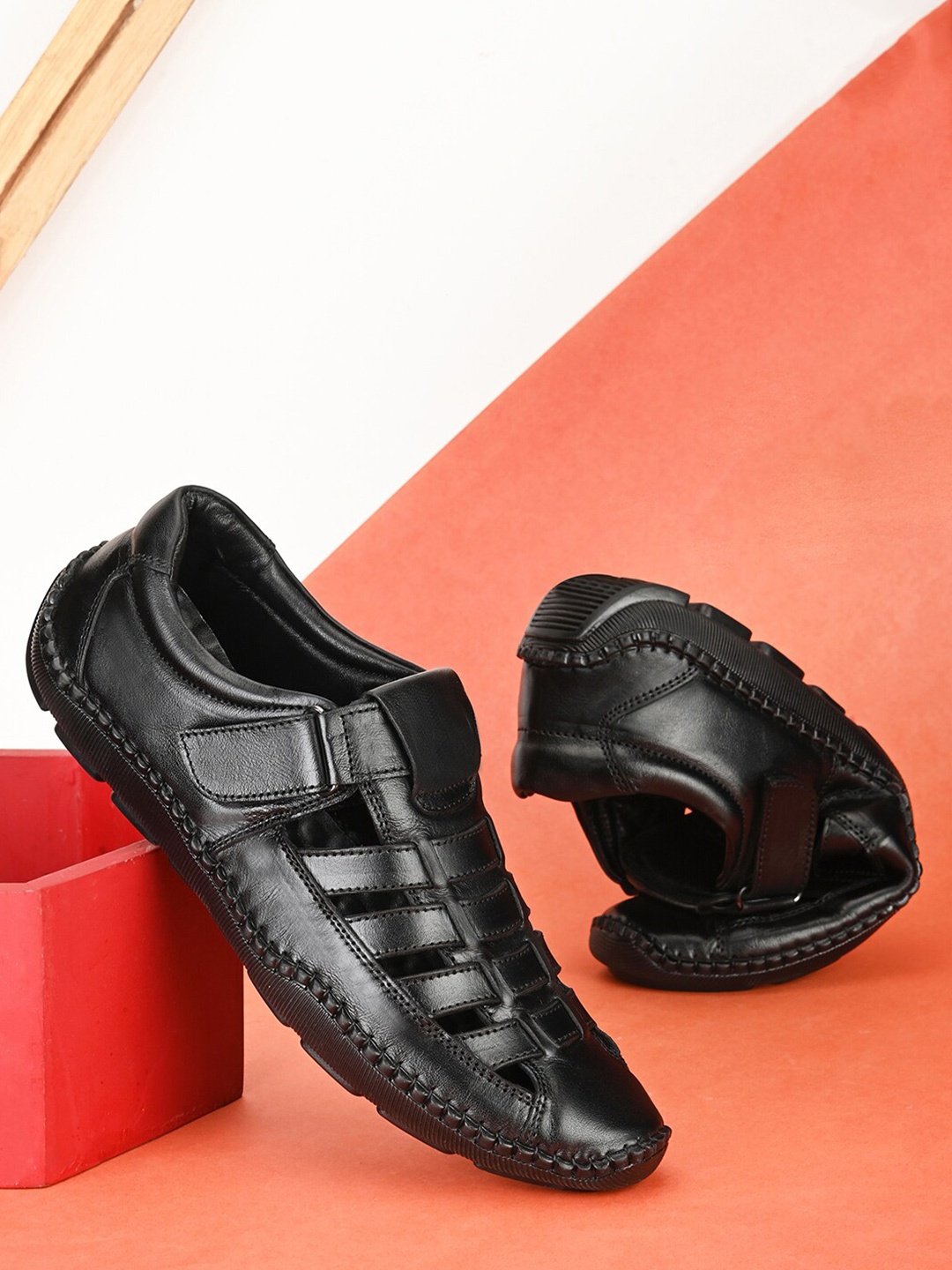 

The Roadster Lifestyle Co. Men Leather Fisherman Sandals, Black