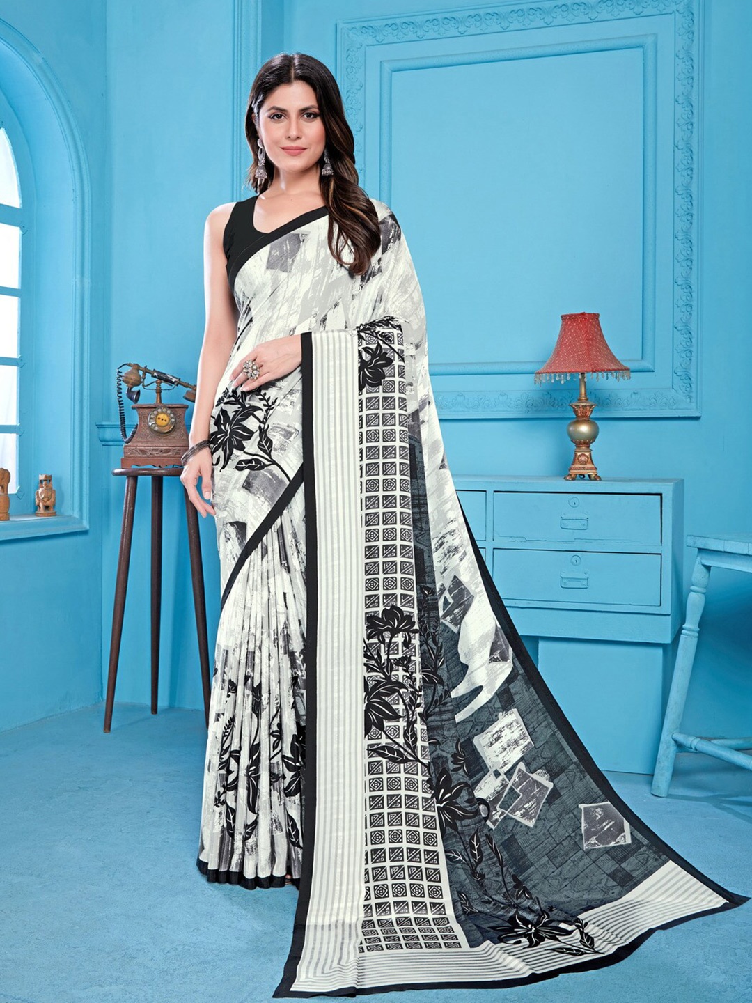 

GAJARAI Abstract Printed Saree, White