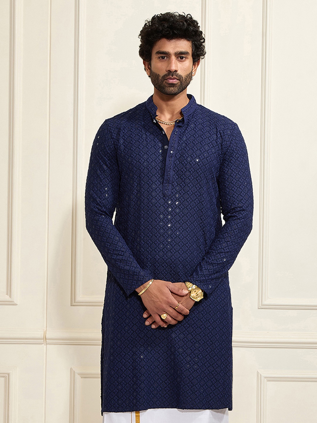 

VASTRAMAY Mandarin Collar Embellished Kurta, Navy blue