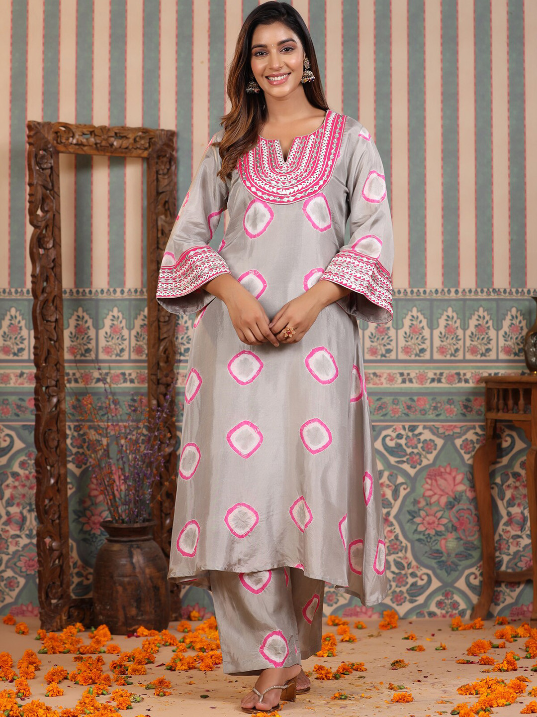 

Rangeelo Tie & Dyed Regular Thread Work A-Line Kurta with Palazzos, Grey