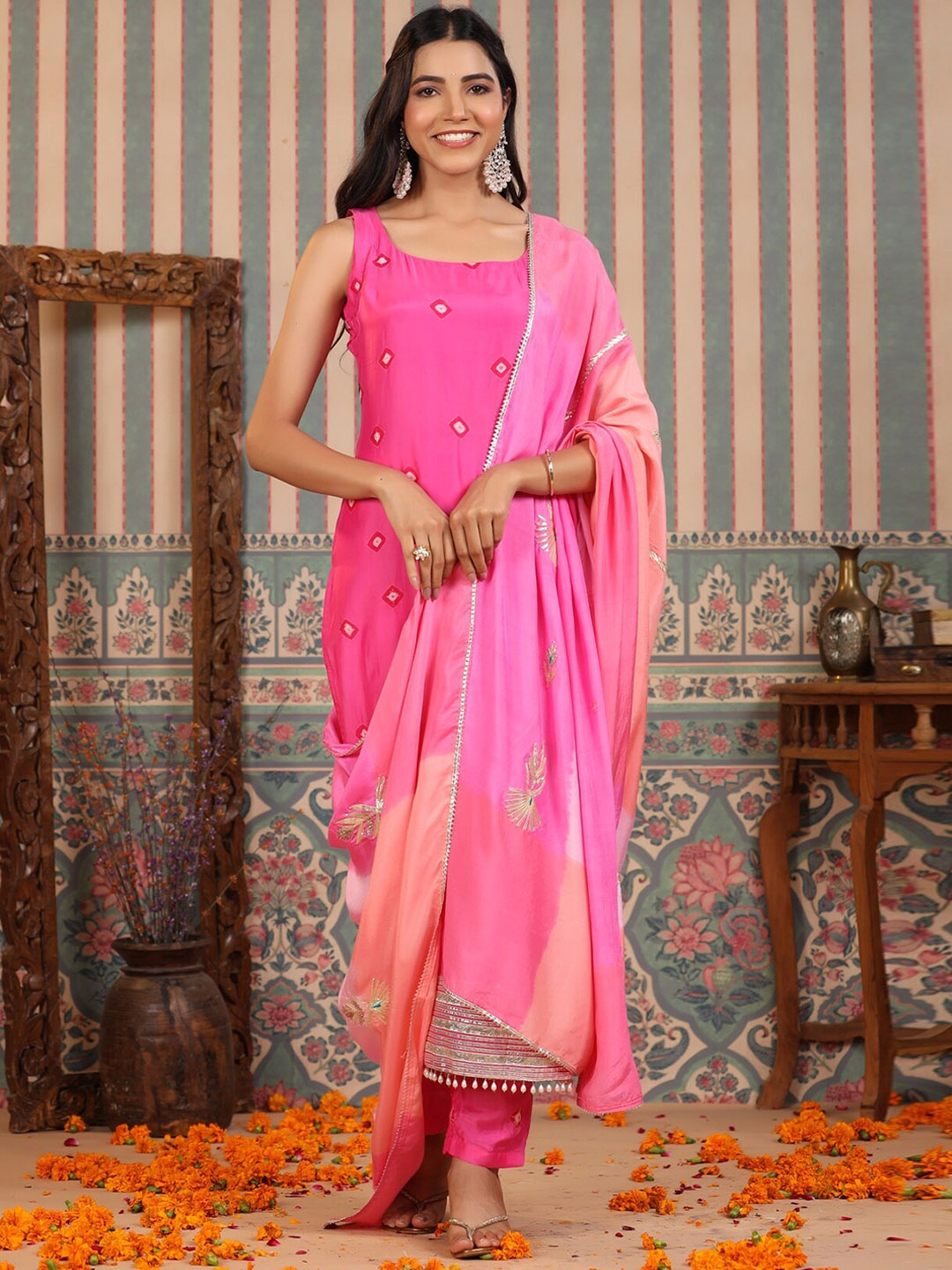 

Rangeelo Bandhani Printed Threadwork Straight Kurta with Trousers & Dupatta, Pink