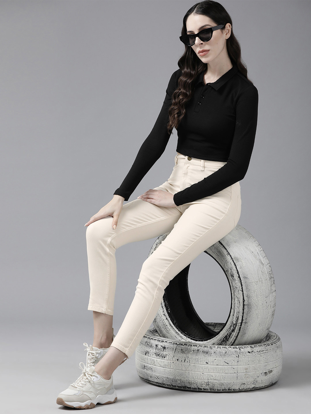 

The Roadster Life Co. Women Skinny Fit High-Rise Stretchable Jeans, Off white
