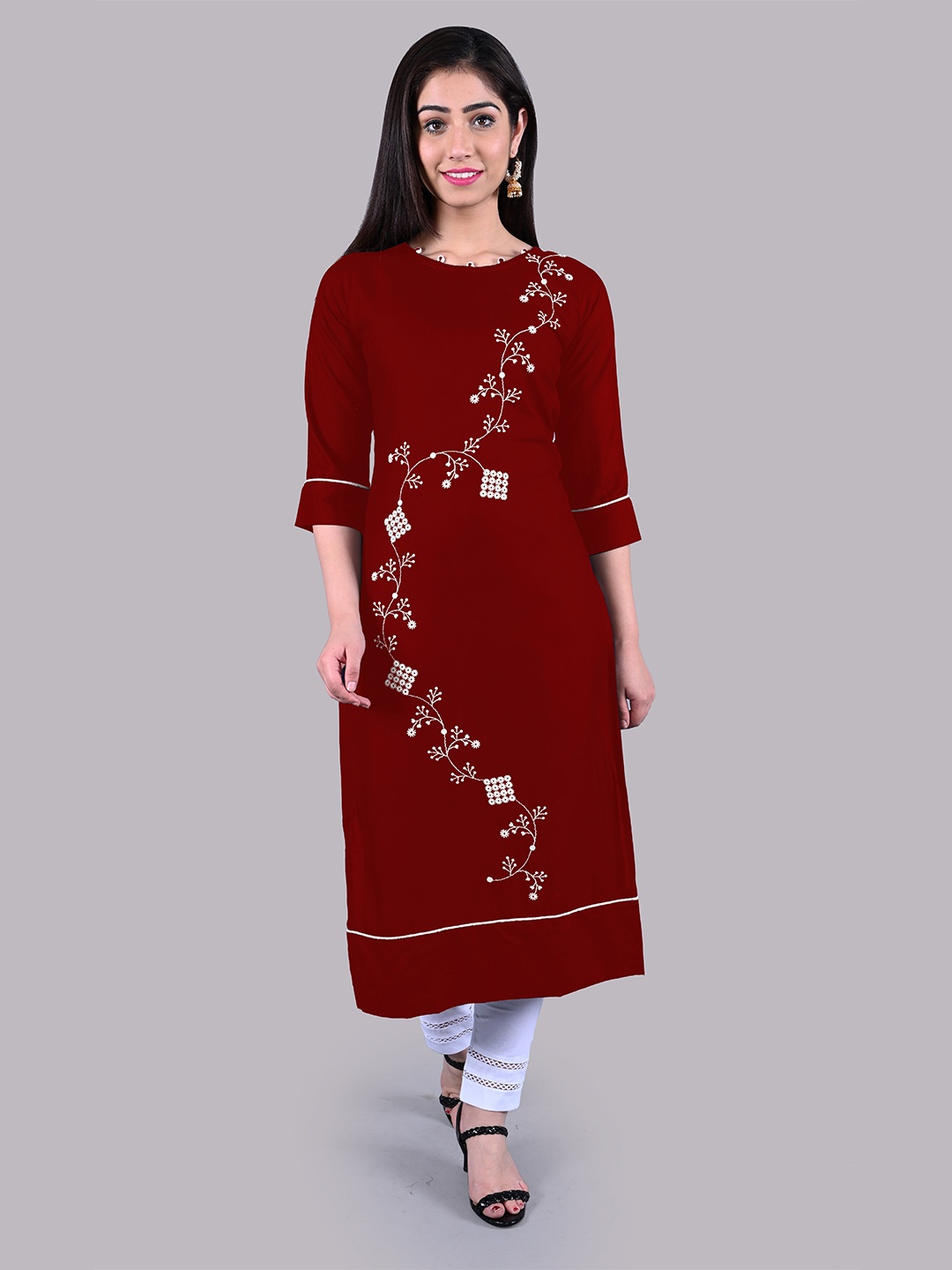 

BAESD Floral Embroidered Round Neck Straight Kurta, Maroon