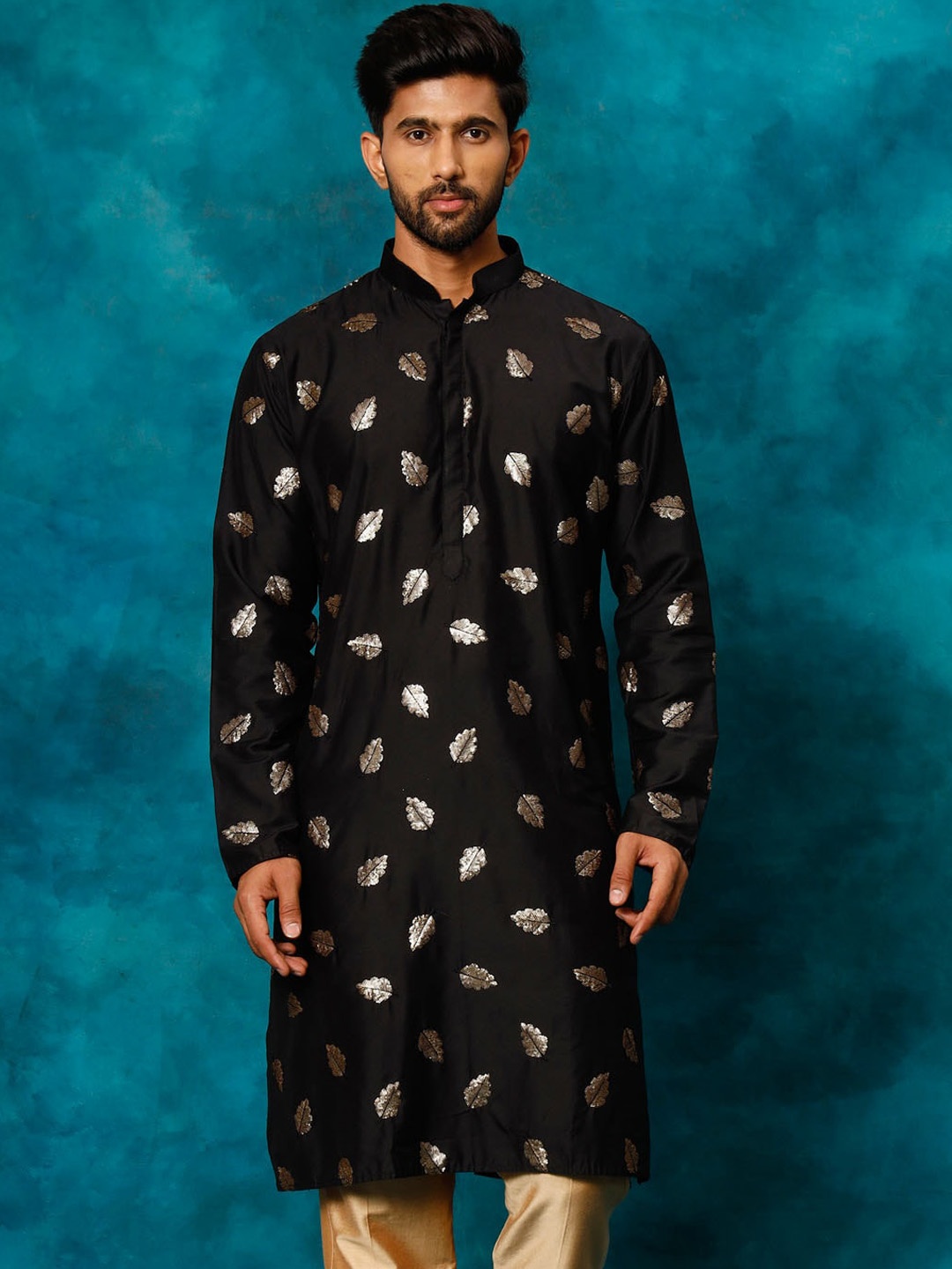 

VASTRAMAY Men Black Quirky Thread Work Kurta