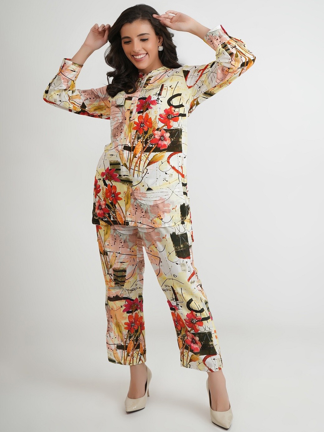 

Zolo Label Abstract Printed Mandarin Collar Top & Trousers Co-Ords, Beige