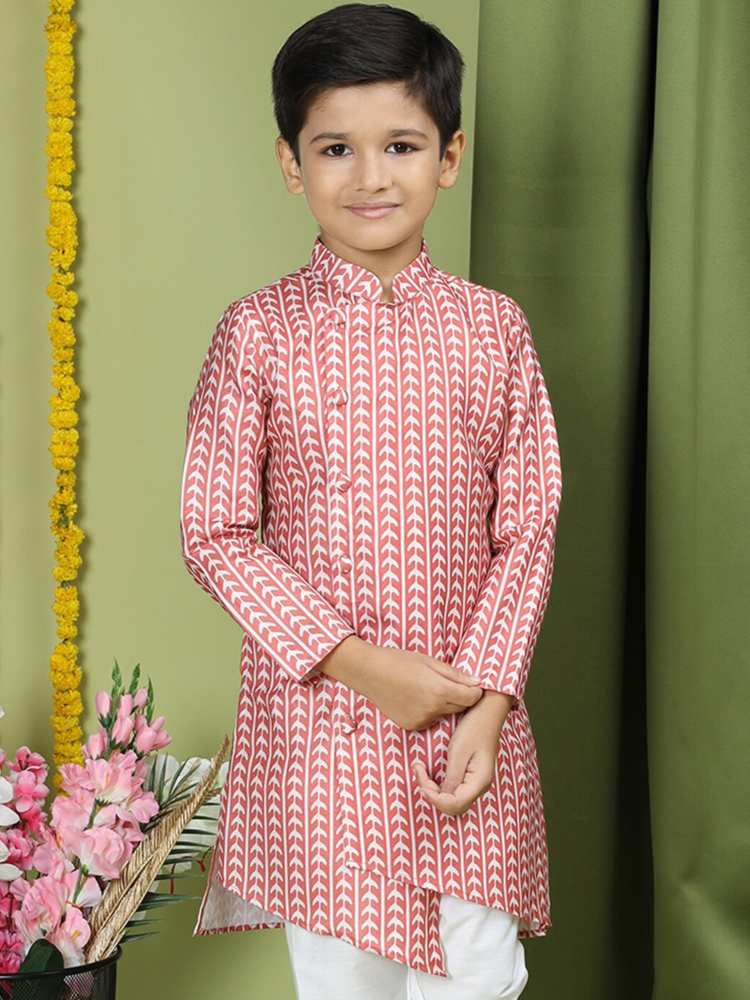 

TABARD Boys Ethnic Motifs Printed Mandarin Collar Angrakha Asymmetric Cotton Kurta, Red