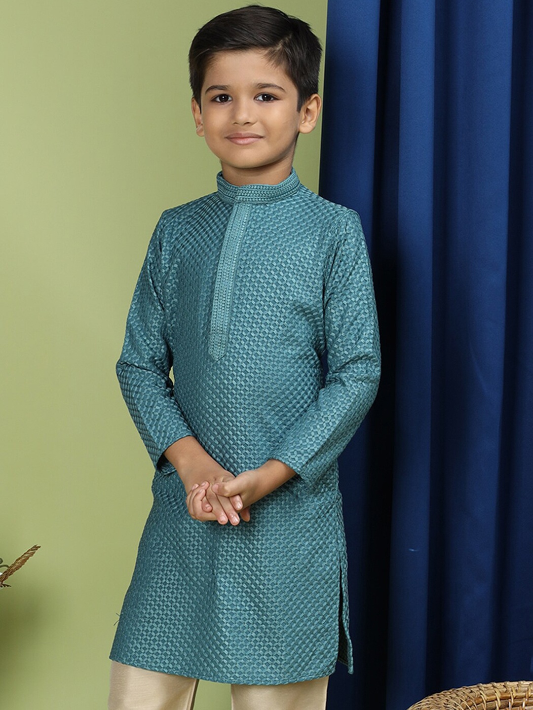 

TABARD Boys Floral Embroidered Chikankari Cotton Straight Kurta, Green