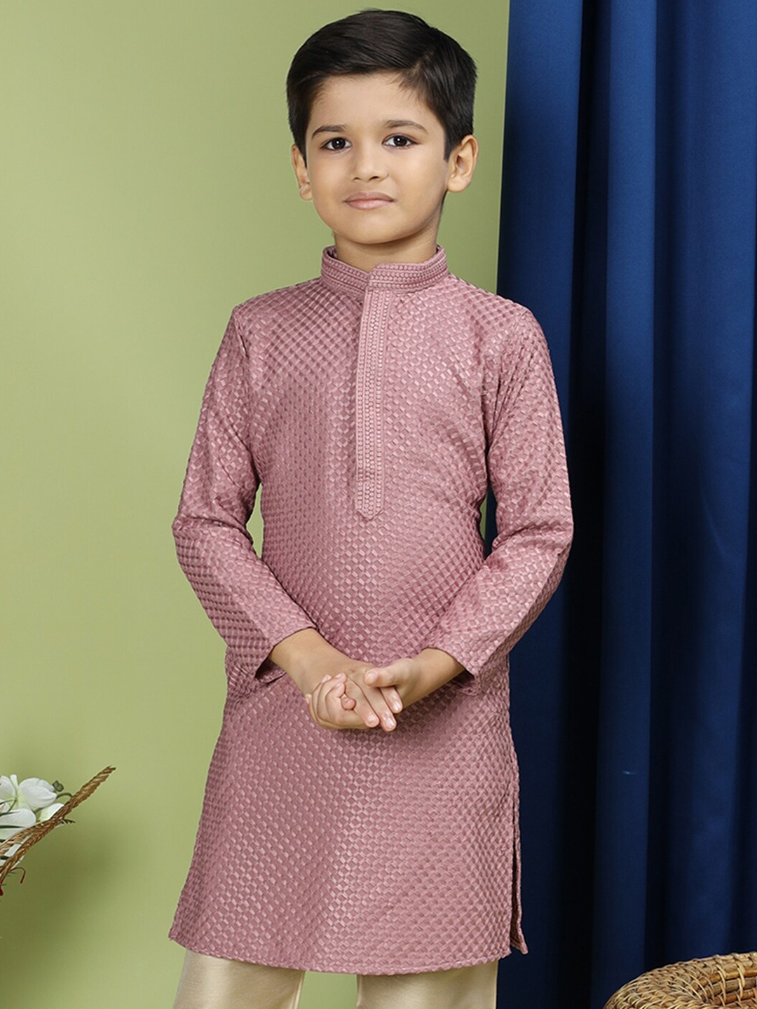 

TABARD Boys Ethnic Motifs Chikankari Embroidered Mandarin Collar Cotton Kurta, Mauve