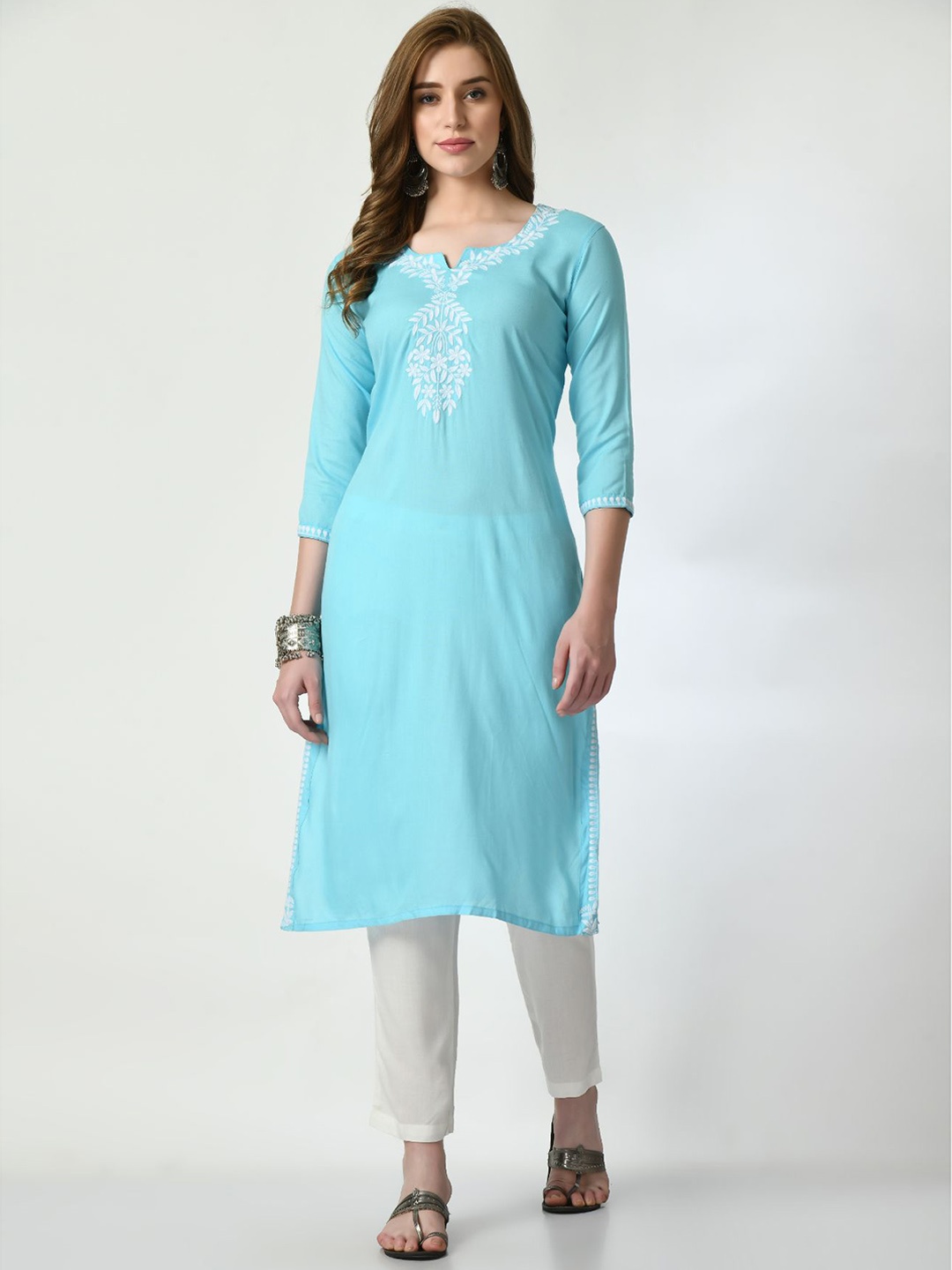 

Rudraaksha Creations Floral Embroidered Straight Kurta, Blue