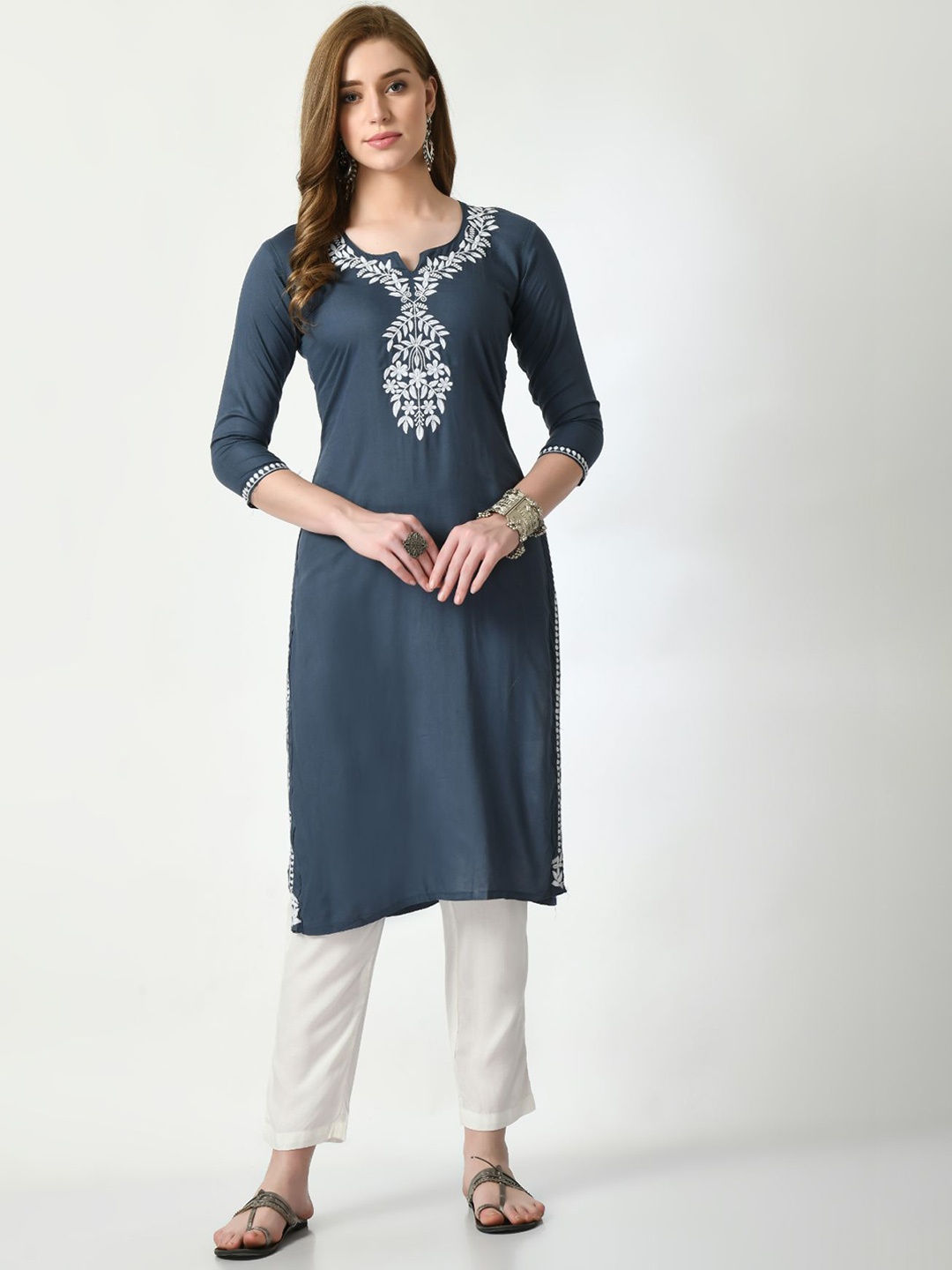 

Rudraaksha Creations Floral Embroidered Straight Kurta, Grey