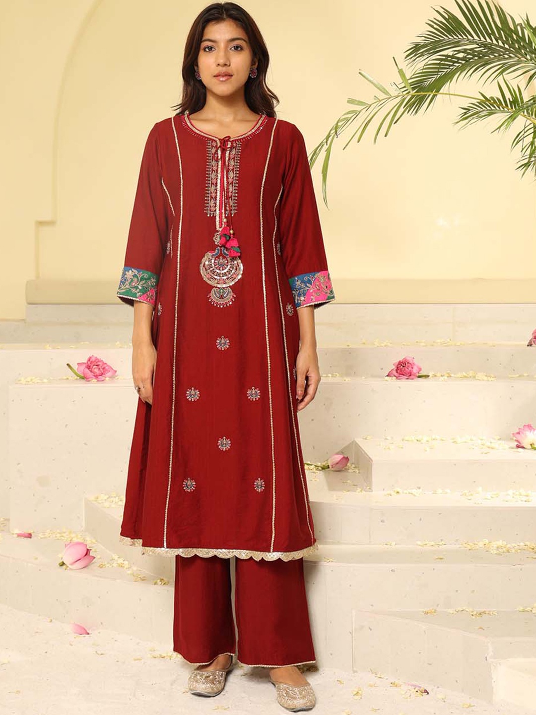 

Lakshita Floral Embroidered Thread Work Kurta With Palazzos, Red