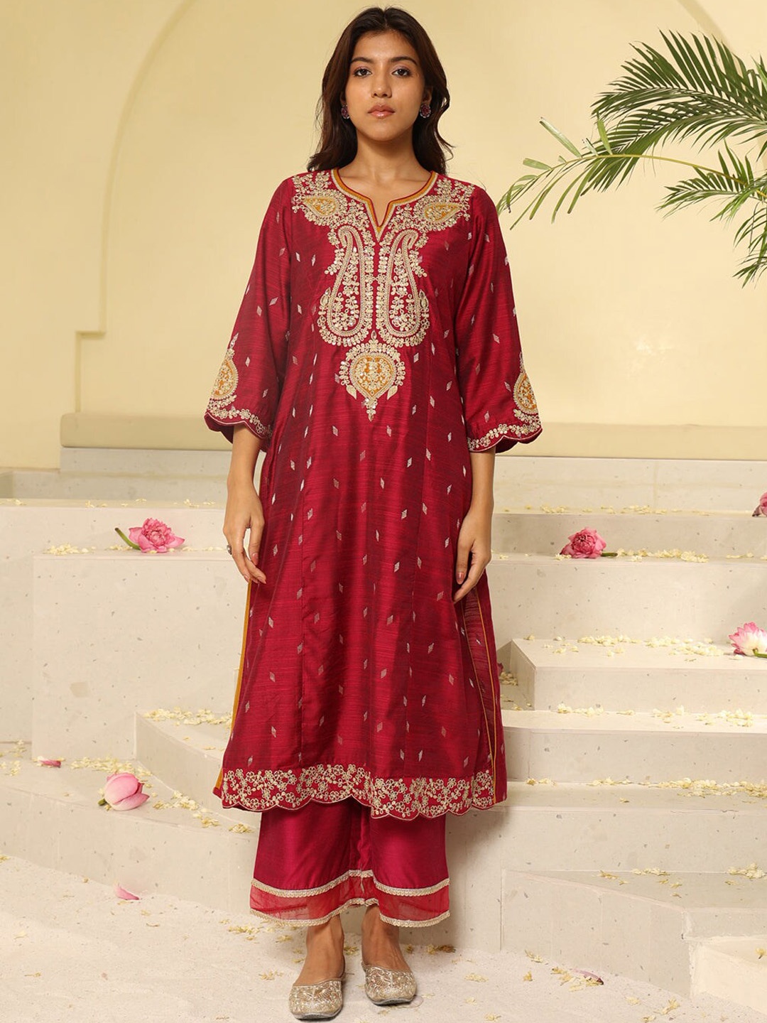 

Lakshita Ethnic Motifs Embroidered Sequinned Kurta With Trousers, Fuchsia