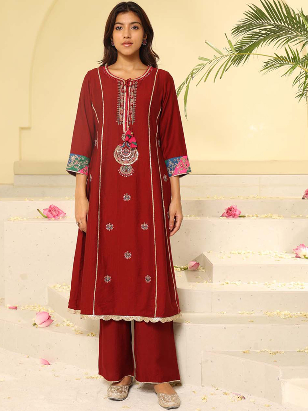 

Lakshita Floral Embroidered Thread Work Kurta With Palazzos, Red