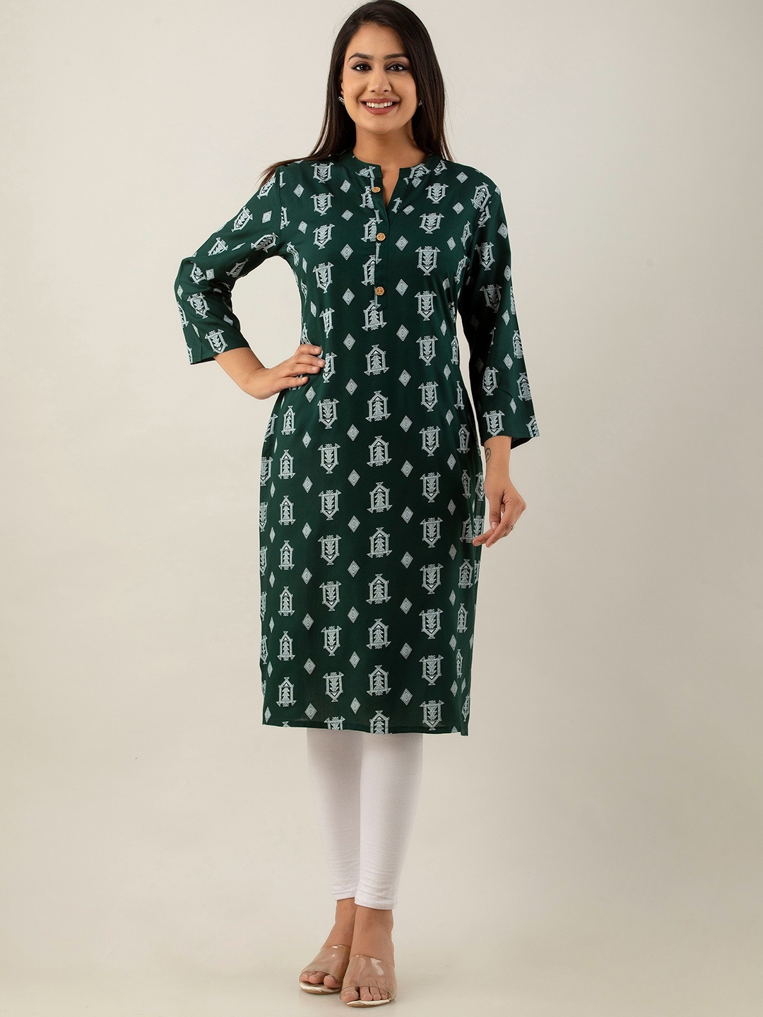 

CELEBRAVO Ethnic Motifs Printed Sequinned Mandarin Collar Kurta, Green