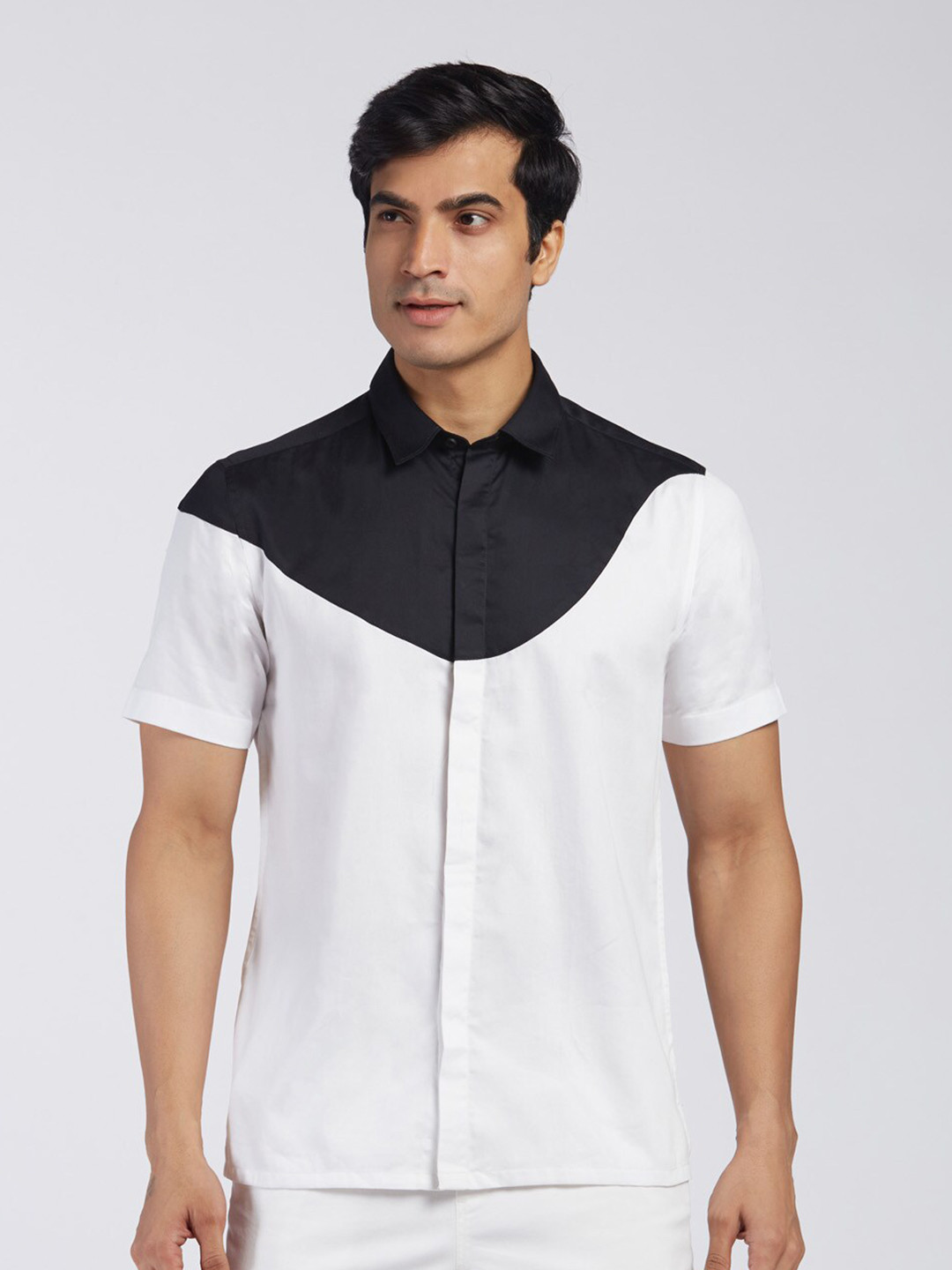 

KINGDOM OF WHITE Slim Fit Colourblocked Spread Collar Short Sleeve Cotton Casual Shirt