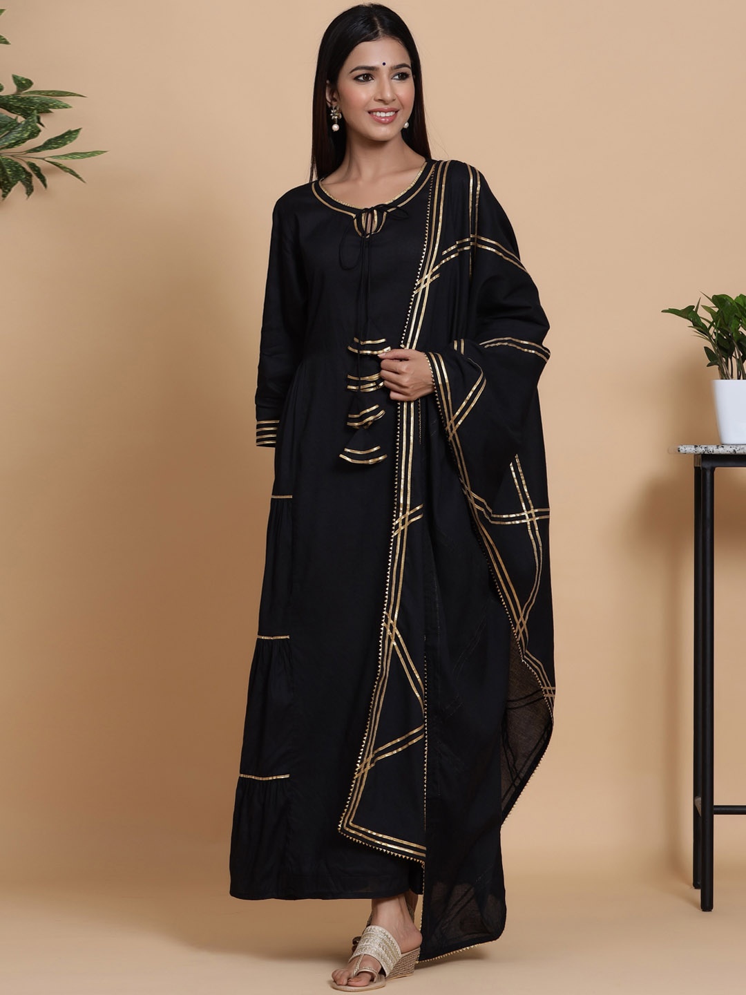 

mirari Keyhole Neck Gotta Patti Pure Linen Kurta with Dupatta, Black