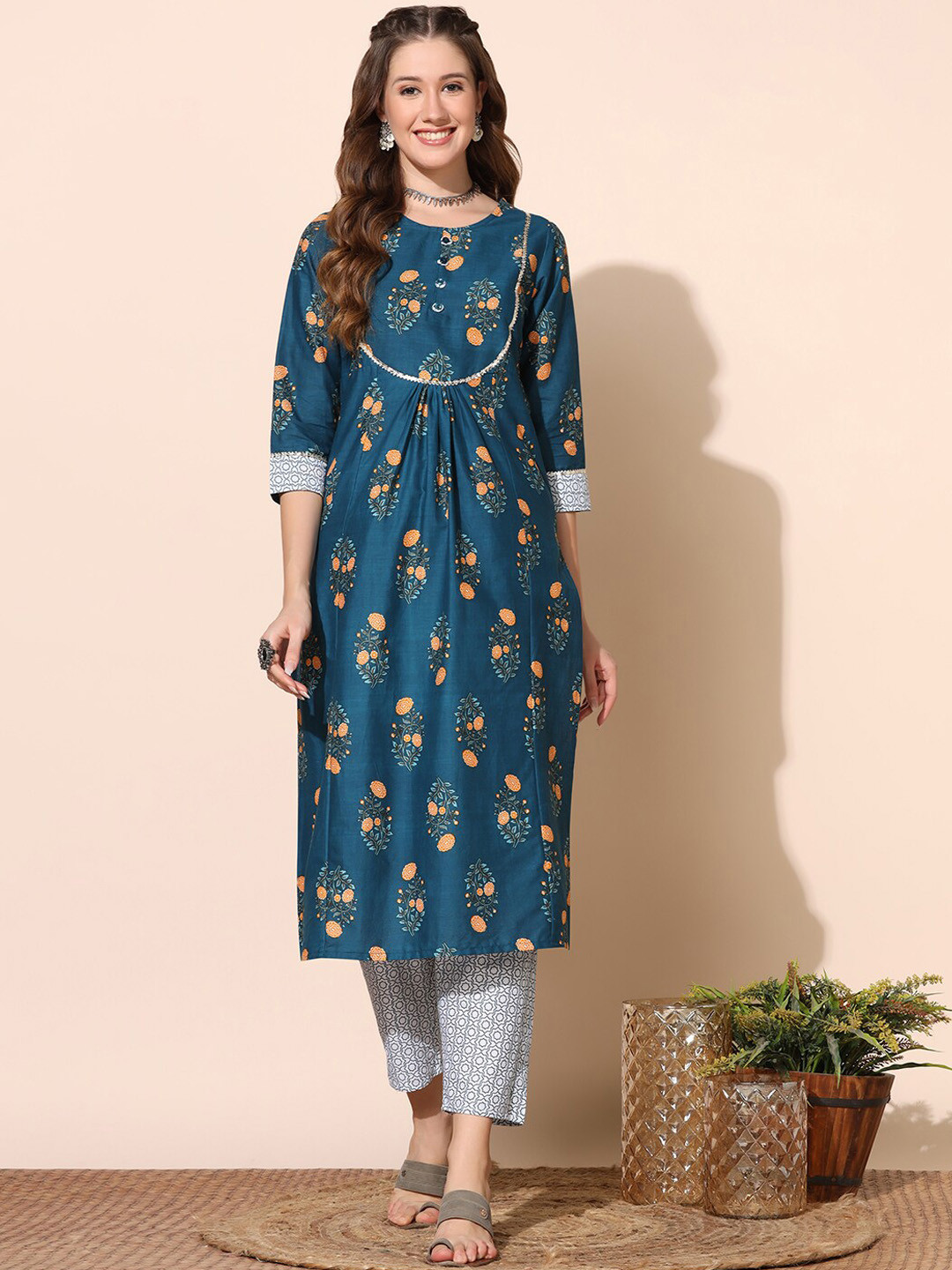 

FASHION DREAM Floral Printed A-Line Kurta & Trousers, Blue