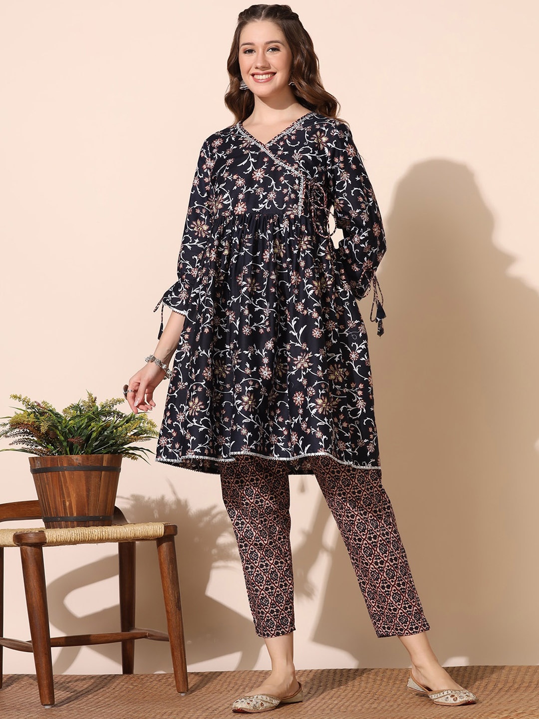 

FASHION DREAM Floral Printed Anarkali Kurta with Trousers, Navy blue