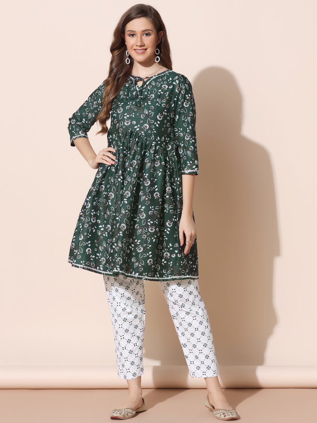 

FASHION DREAM Floral Printed Anarkali Kurta with Trousers, Green