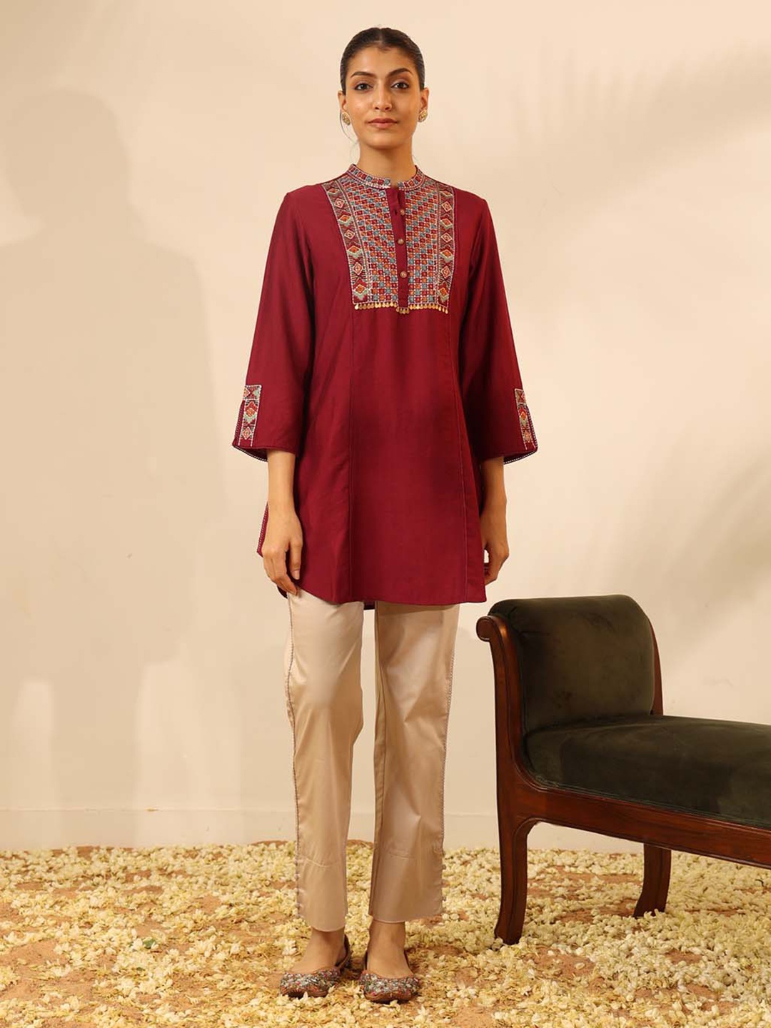 

Lakshita Embroidered Straight Kurti, Maroon
