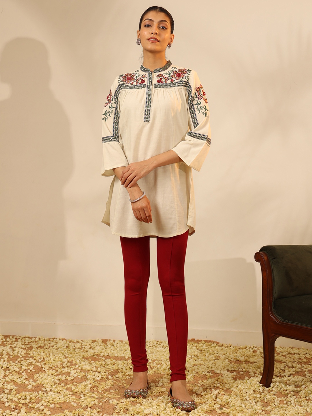 

Lakshita Embroidered Straight Kurti, Off white