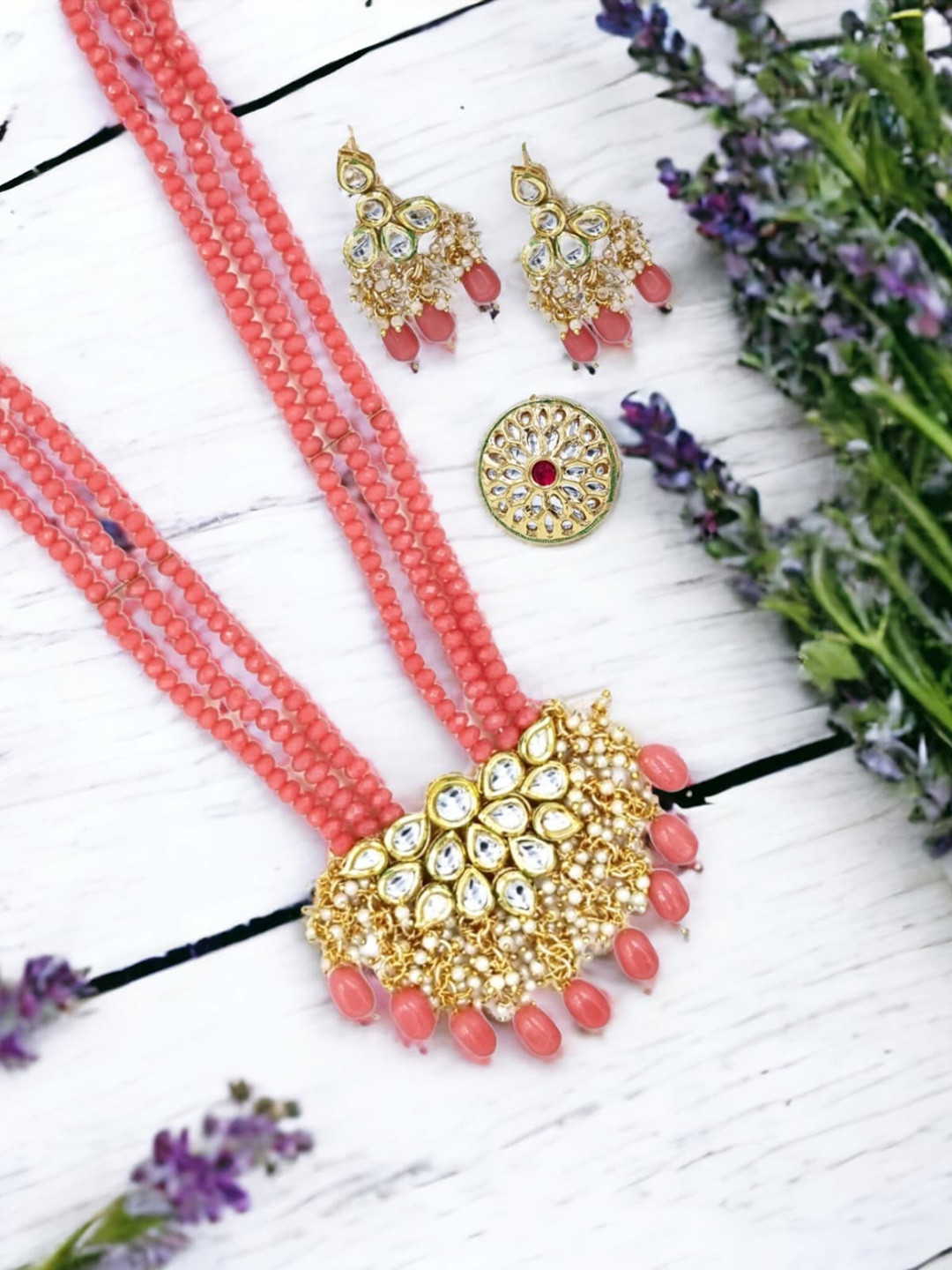 

Anouk Gold Plated Kundan Studded & Beaded Jewellery Set