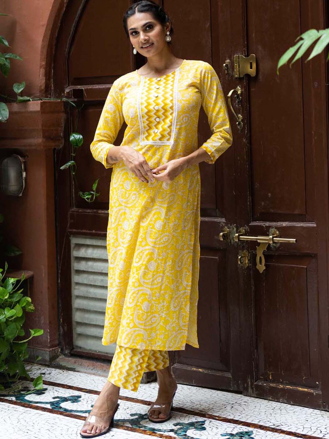 

WEAVLLITE Paisley Printed Regular Pure Cotton Kurta With Trousers, Yellow