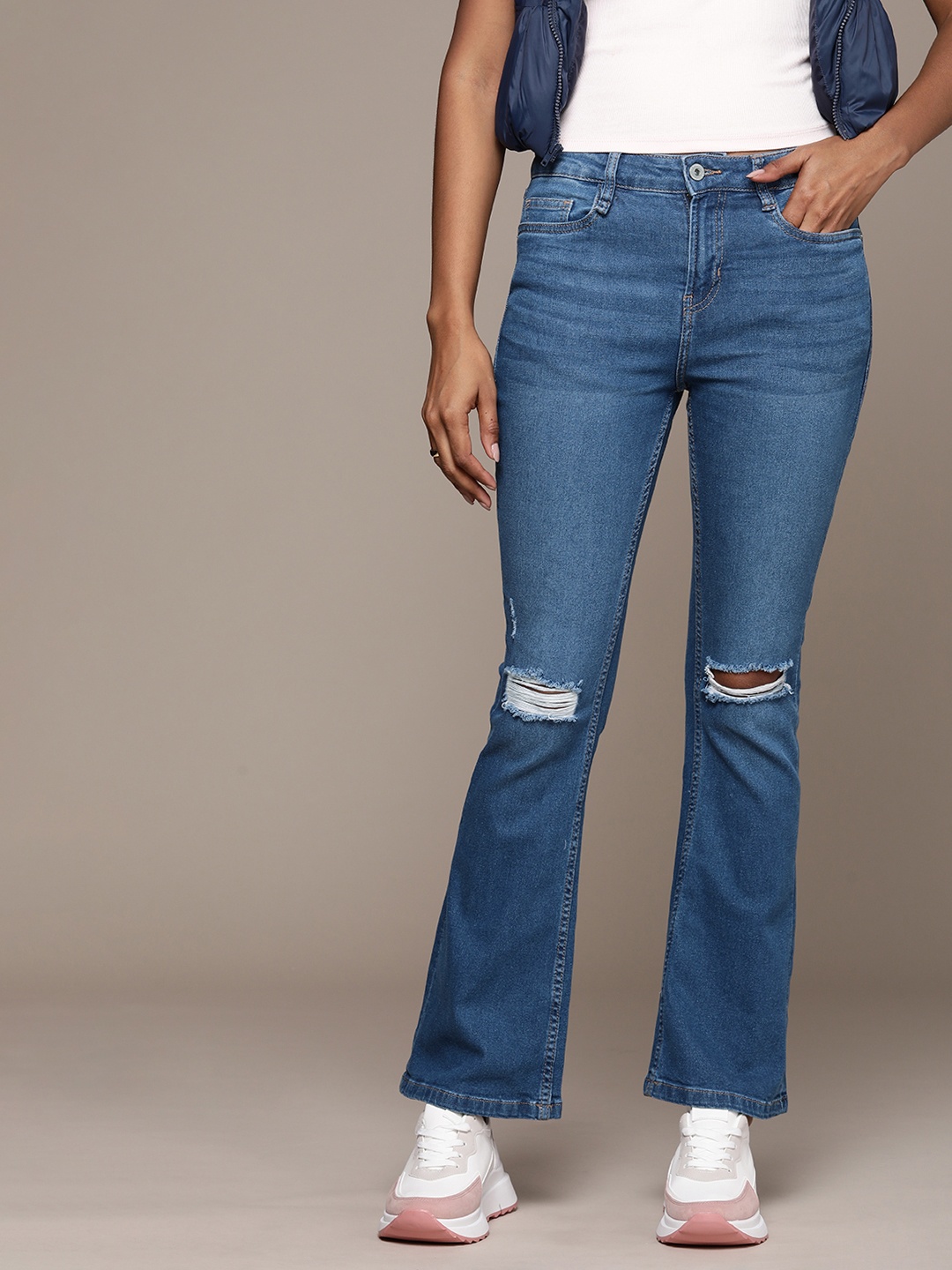 

The Roadster Life Co. Women Skinny Flared Fit Distressed Light Fade Stretchable Jeans, Blue
