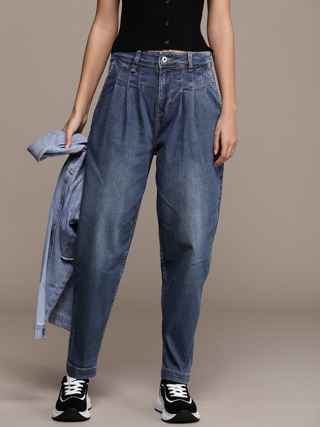 

The Roadster Lifestyle Co. Women Slouchy Fit Light Fade Stretchable Jeans, Navy blue