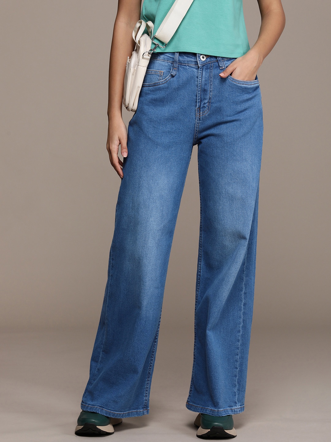 

The Roadster Life Co. Women Wide Leg Light Fade Jeans, Blue