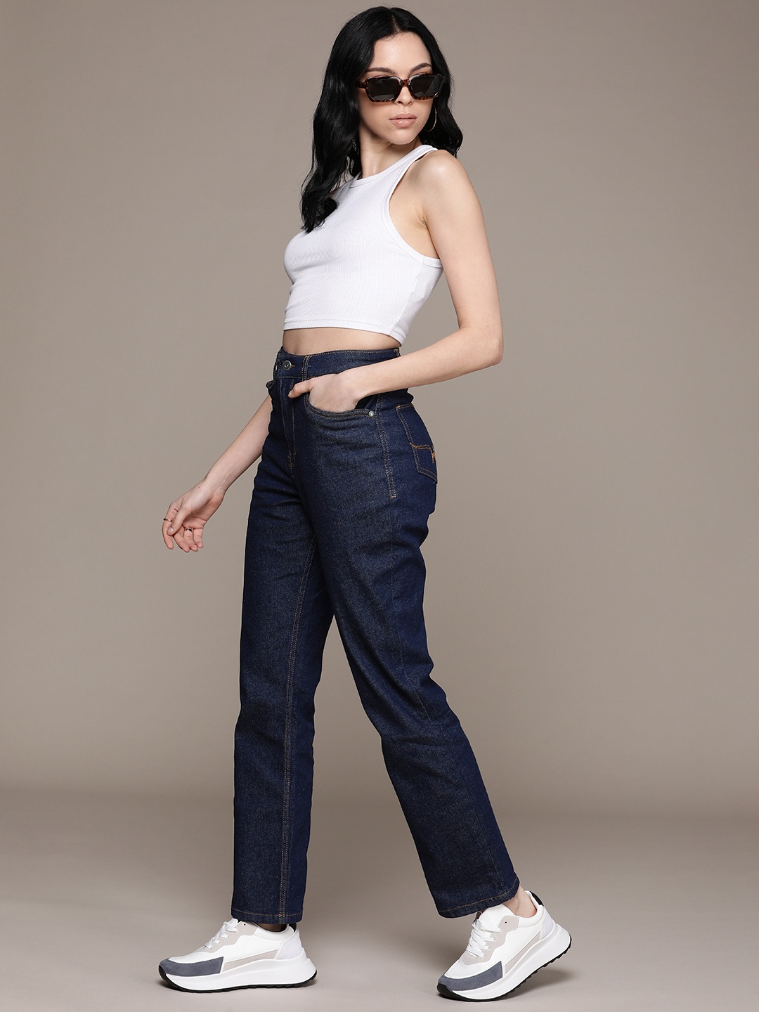 

The Roadster Life Co. Women Straight Fit Stretchable Jeans, Blue