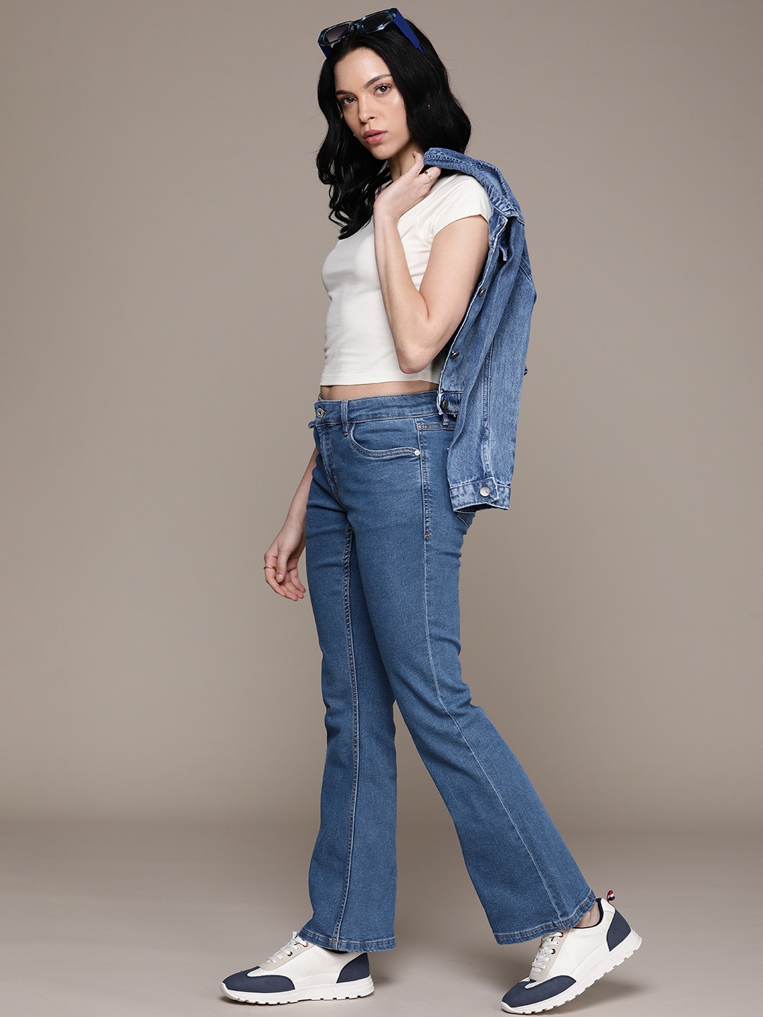 

The Roadster Life Co. Women Skinny Flared Fit Light Fade Stretchable Jeans, Blue