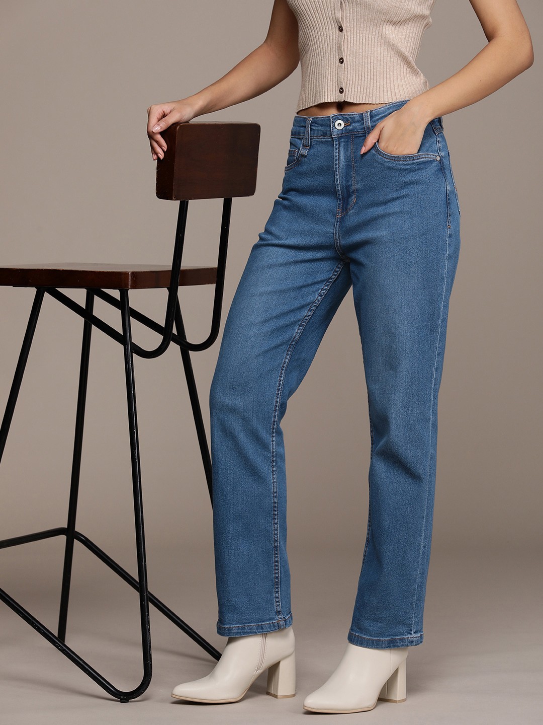

The Roadster Life Co. Women Straight Fit Light Fade Stretchable Mid-Rise Jeans, Blue