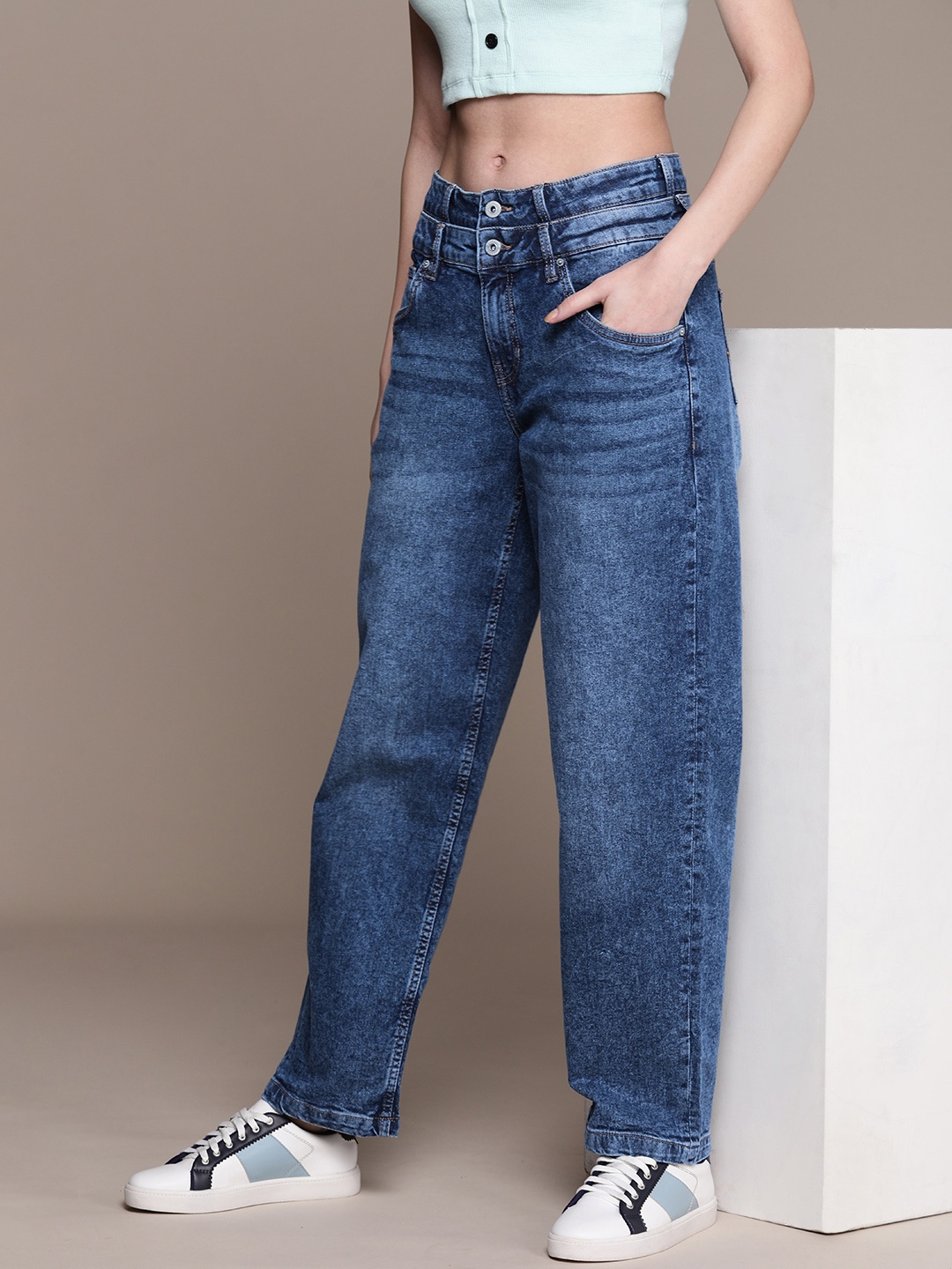 

Roadster Women Loose Fit Mid-Rise Heavy Fade Stretchable Jeans, Blue