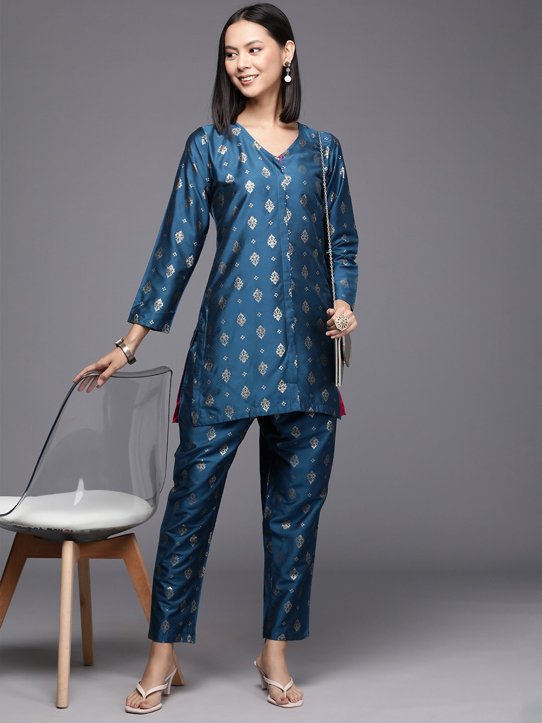 

Ahalyaa Women Printed Tunic with Trousers, Turquoise blue