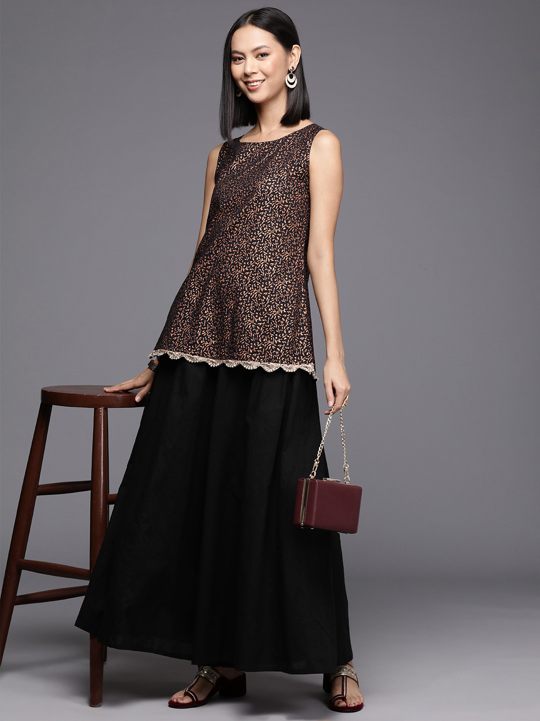

Ahalyaa Women Printed Cotton Top with Palazzos, Black