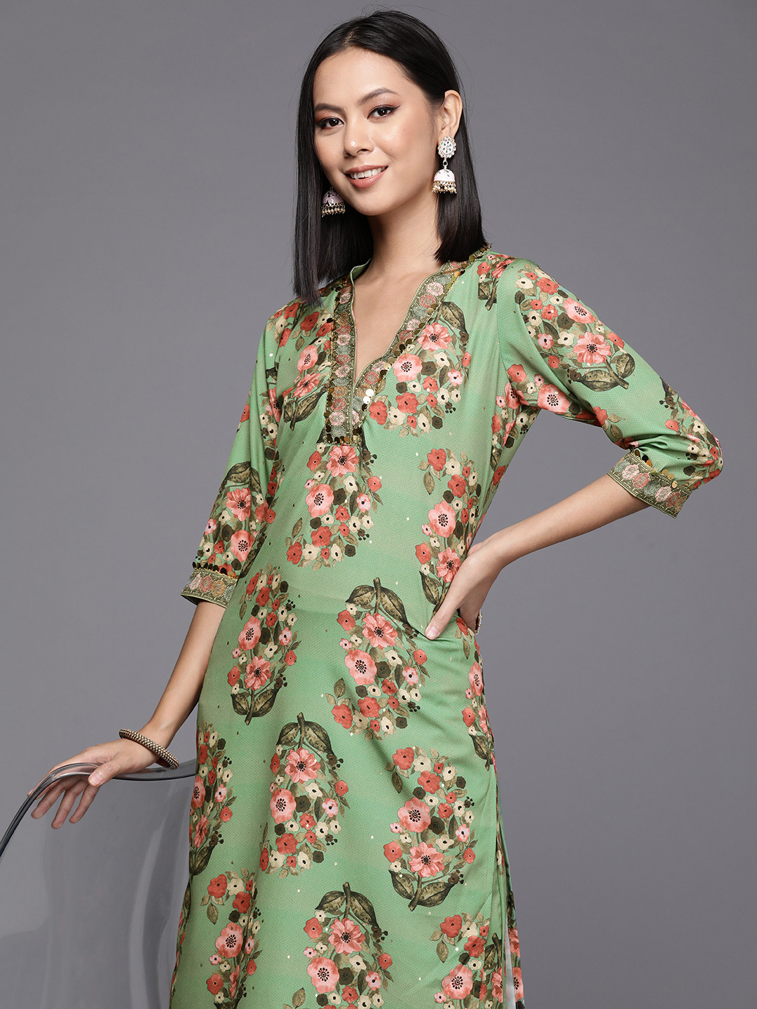

Ahalyaa Women Floral Printed Regular Kurta with Trousers, Green