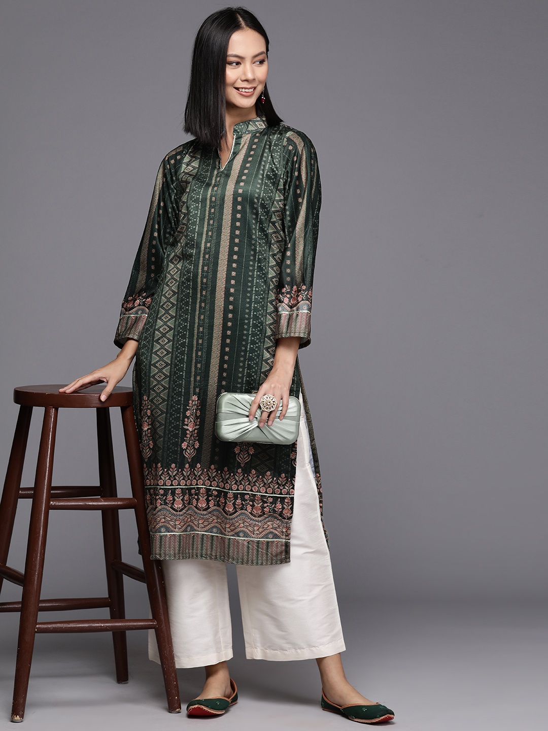 

Ahalyaa Women Geometric Printed Gotta Patti Velvet Kurta, Green
