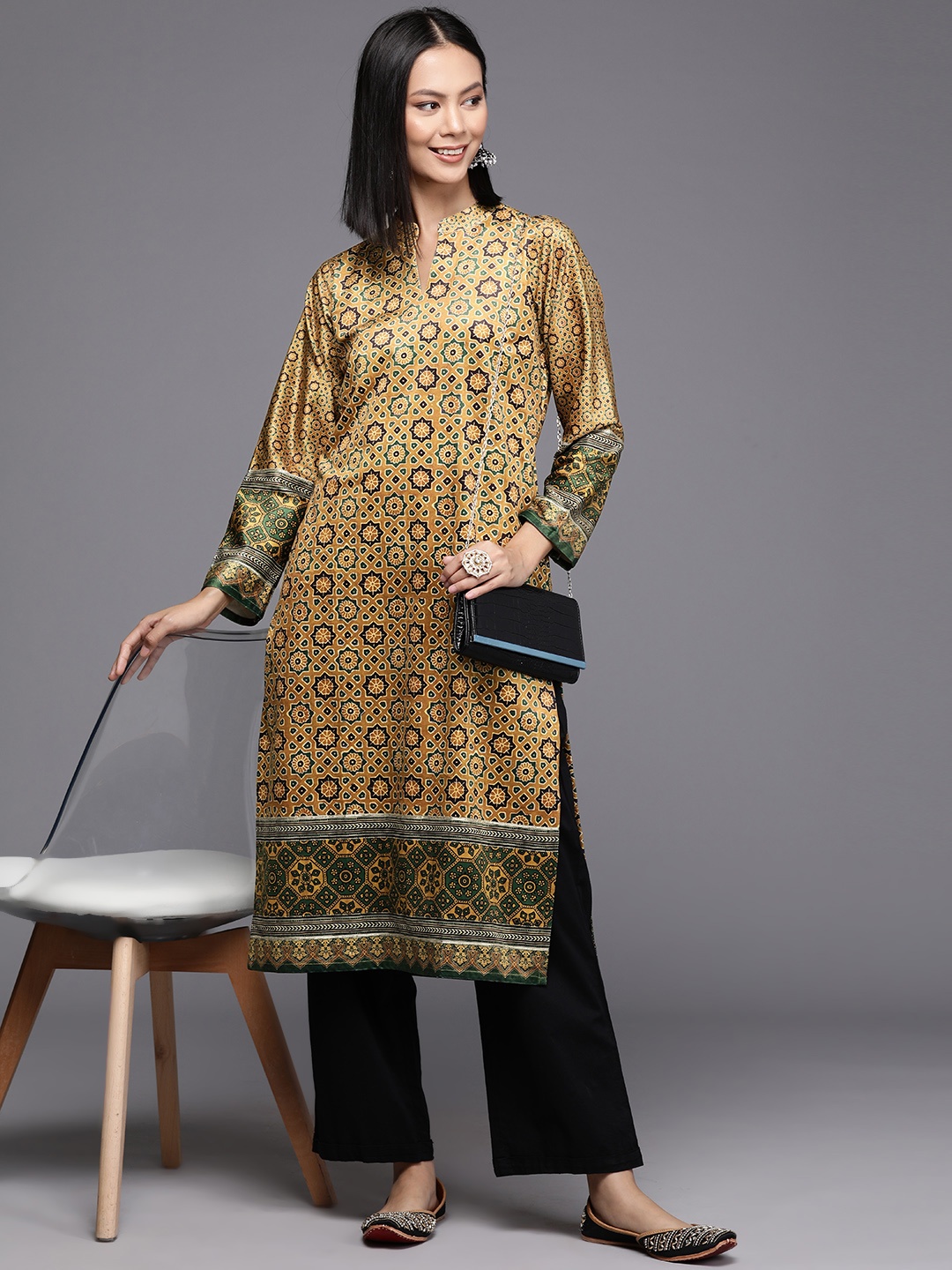 

Ahalyaa Women Ethnic Motifs Printed Gotta Patti Velvet Kurta, Mustard