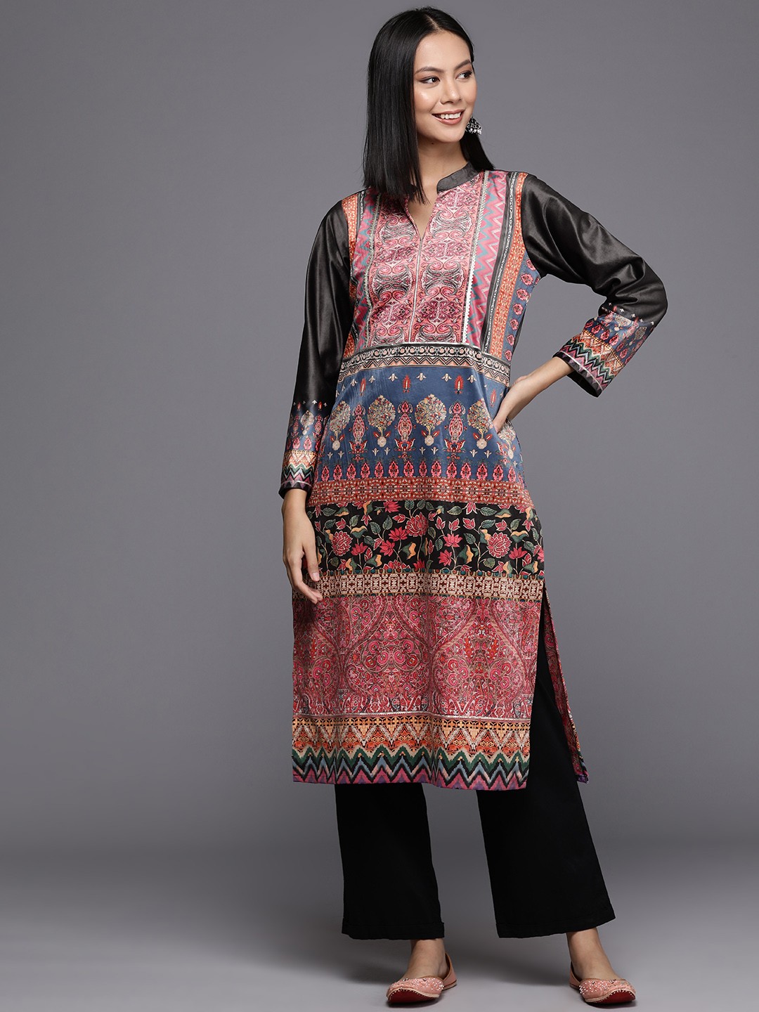 

Ahalyaa Women Ethnic Motifs Printed Gotta Patti Velvet Kurta, Multi