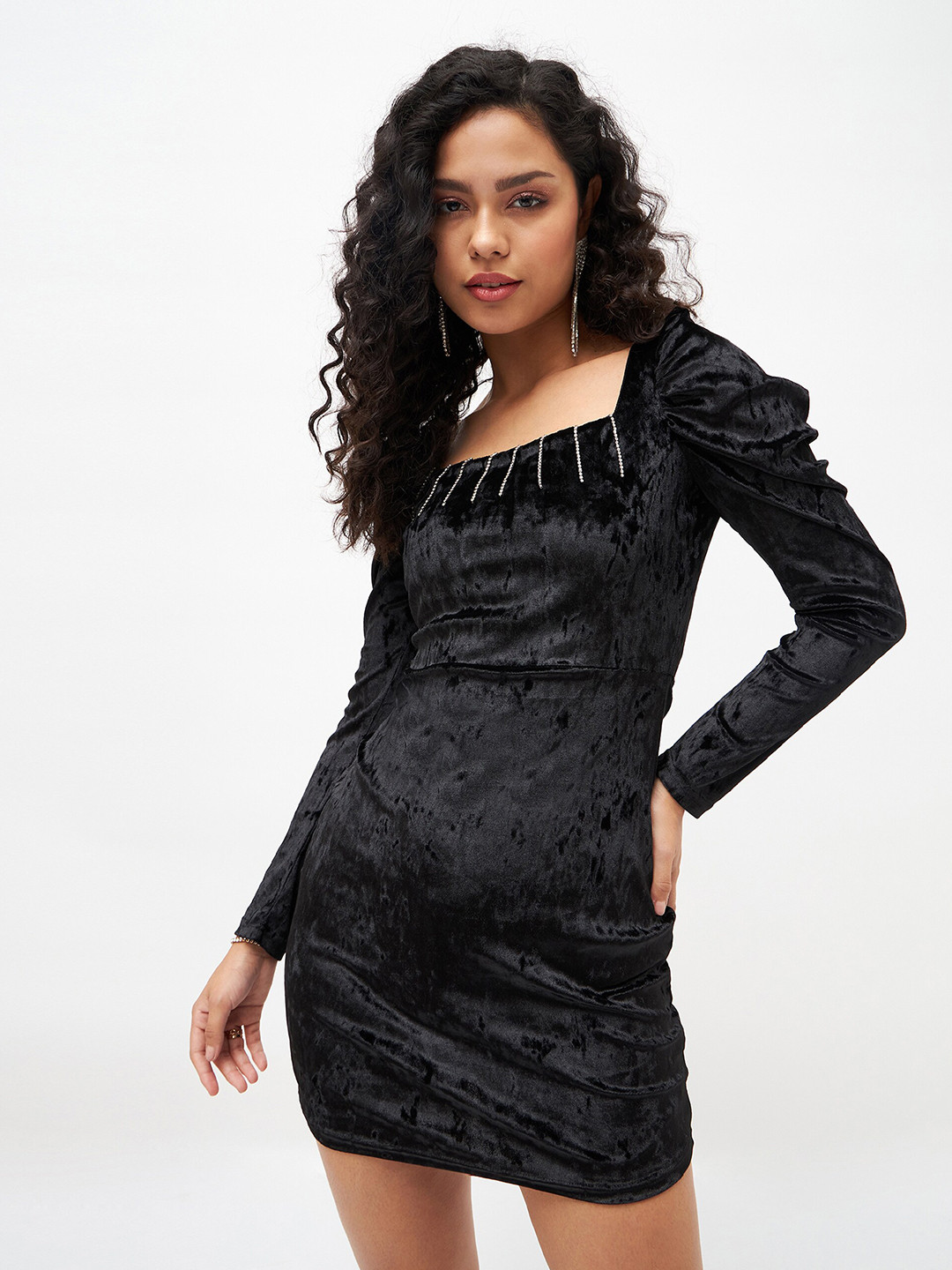 

SASSAFRAS Puff Sleeves Square Neck Velvet Bodycon Mini Dress, Black