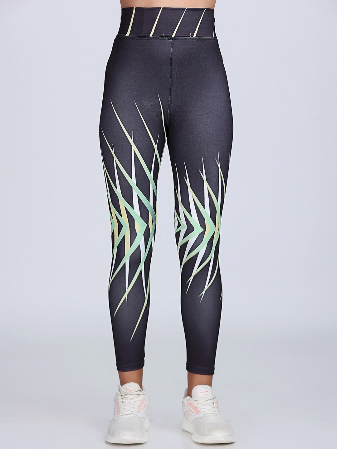 

Apraa & Parma Women Geometric Printed Cropped Training Tights, Black