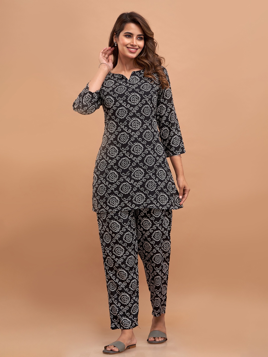 

Shedika Bandhani Printed Night Suit, Black