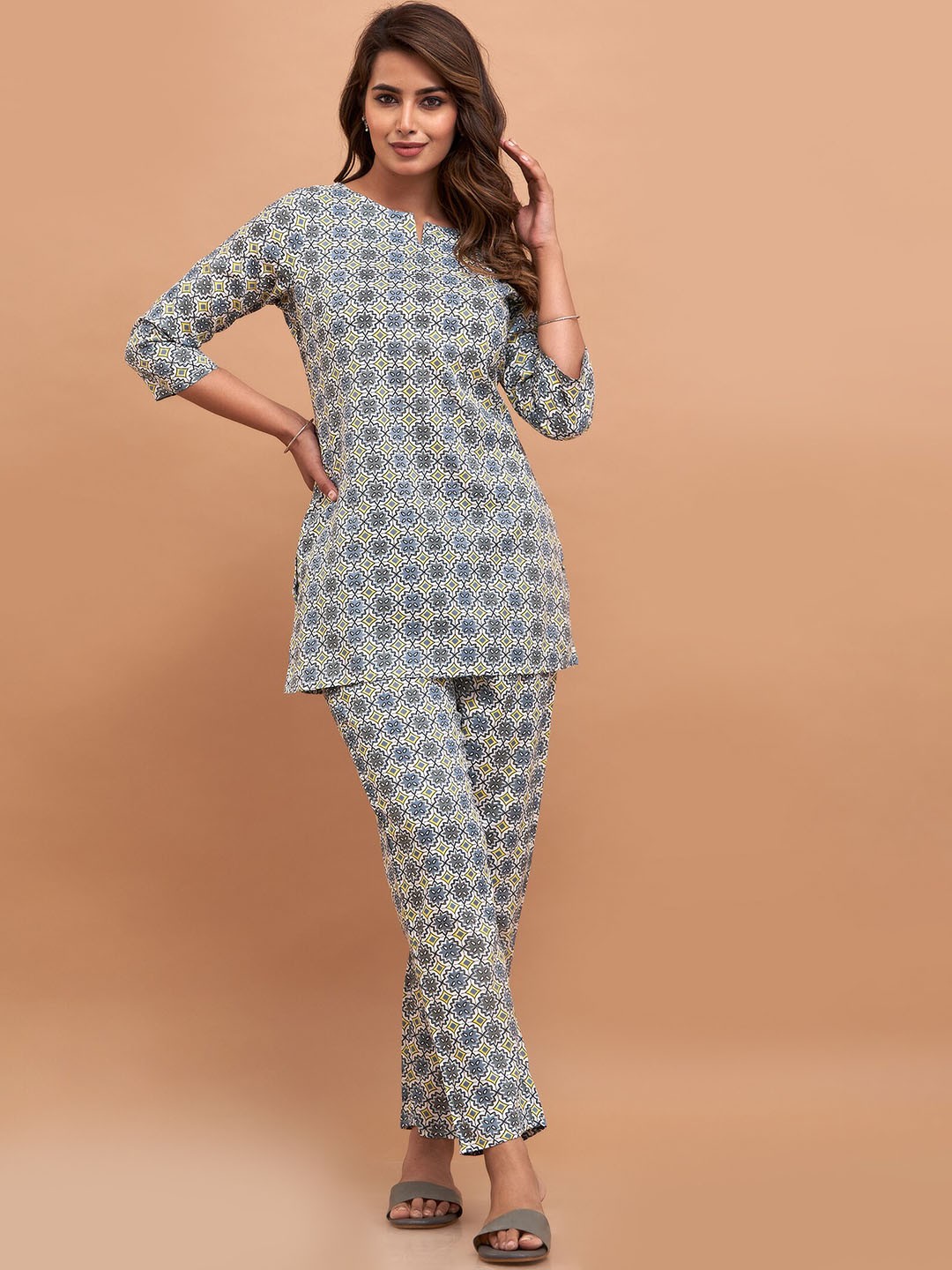 

Shedika Floral Printed Night suit, Grey